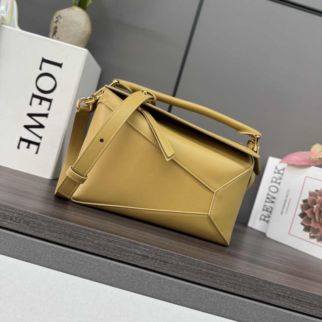Loewe Small Puzzle Edge bag in classic calfskin Beige – LOEWE
