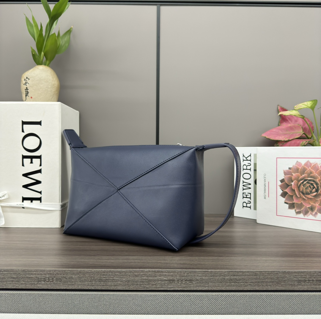 Loewe Puzzle Fold wash bag in shiny calfskin Black – LOEWE