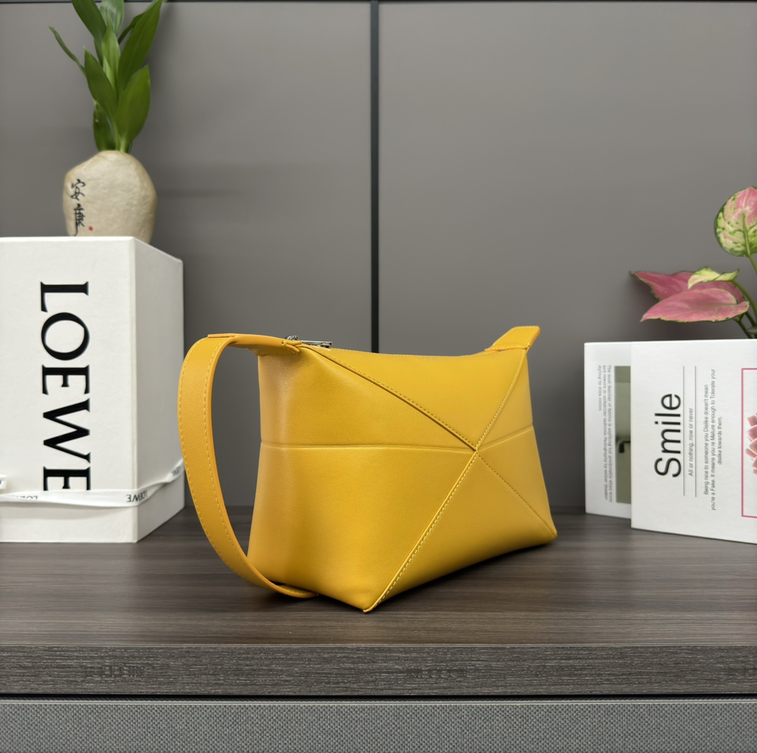 Loewe Men’s Puzzle Fold Leather Toiletry Bag | bergdorfgoodman |
