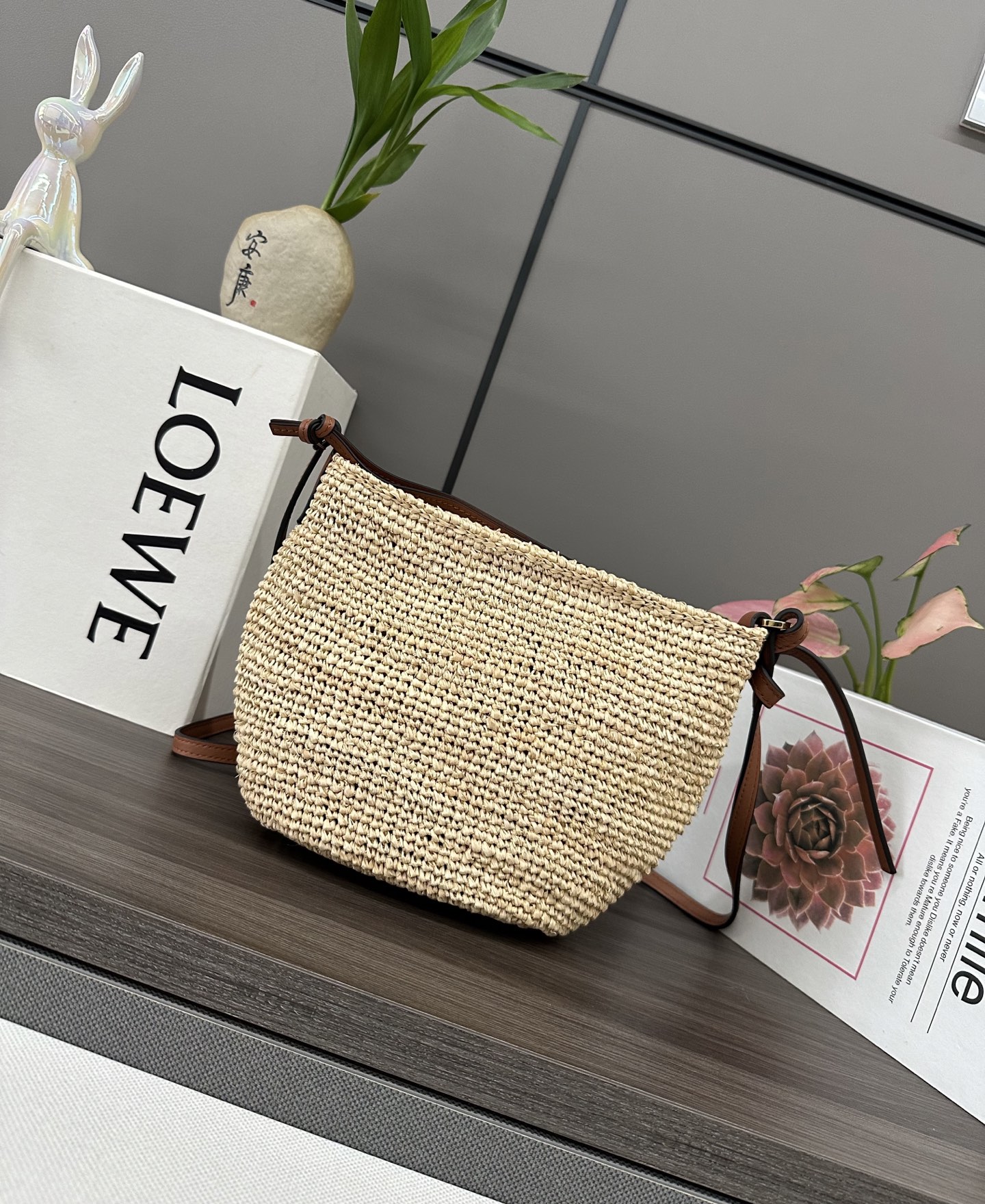 Loewe Slit pochette bag in raffia and calfskin Beige – LOEWE