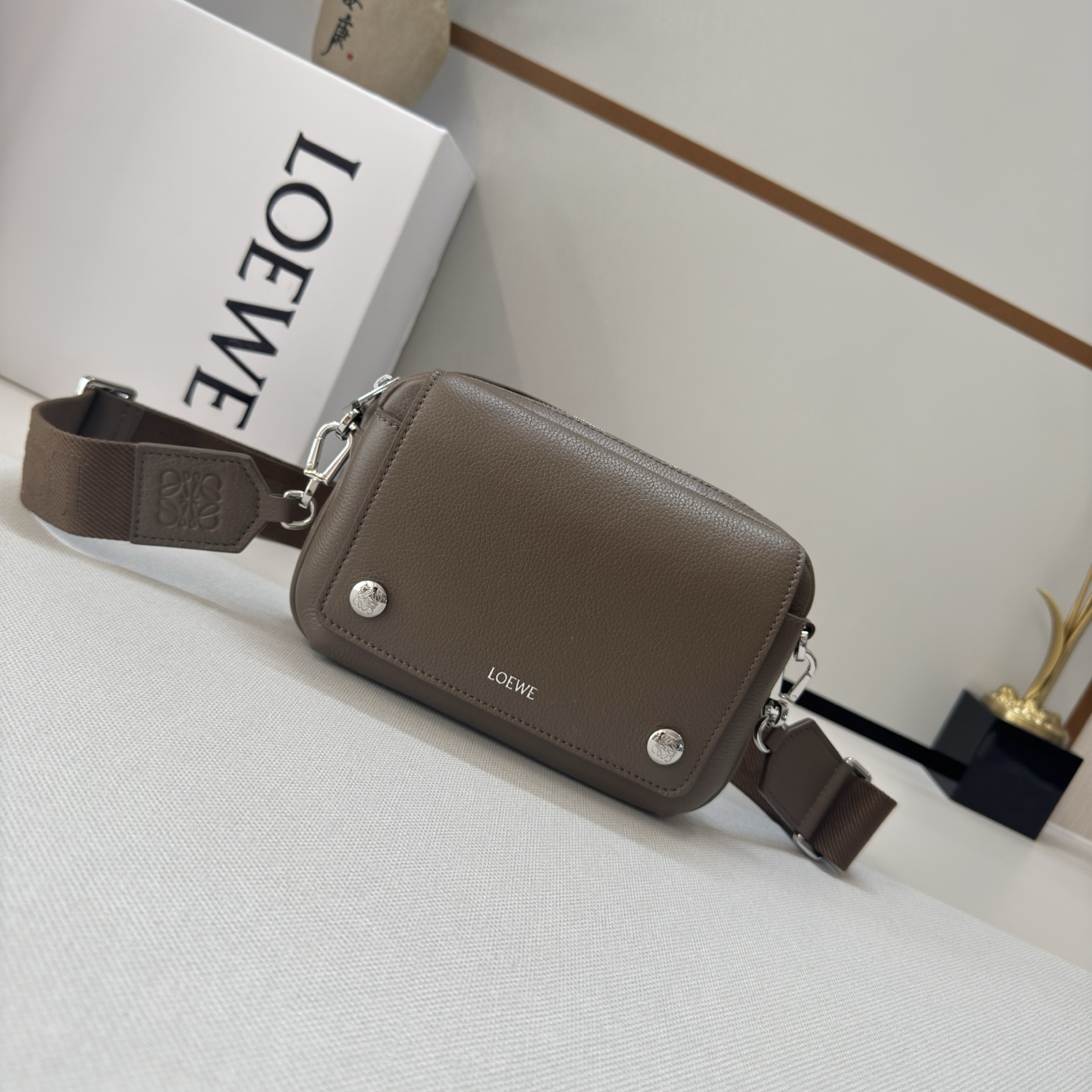 Loewe Small Pebble messenger bag in supple grained calfskin Brown – LOEWE
