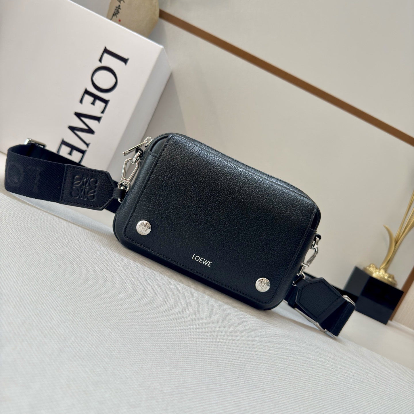 Loewe Small Pebble messenger bag in supple grained calfskin Black –