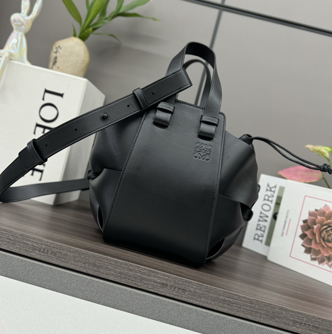Loewe Compact Hammock bag in classic calfskin Black – LOEWE