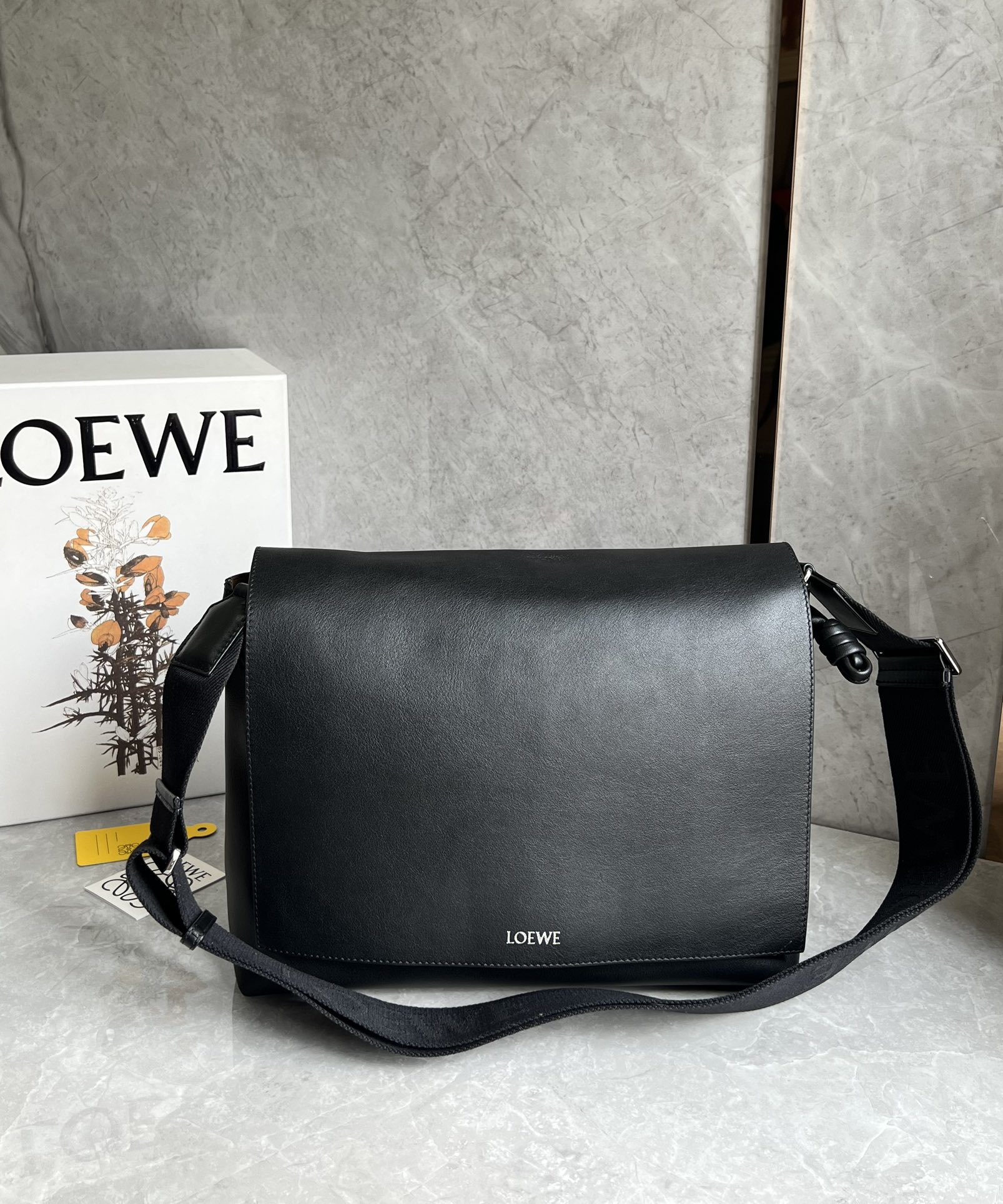 Loewe Flamenco satchel in shiny supple calfskin Black – LOEWE