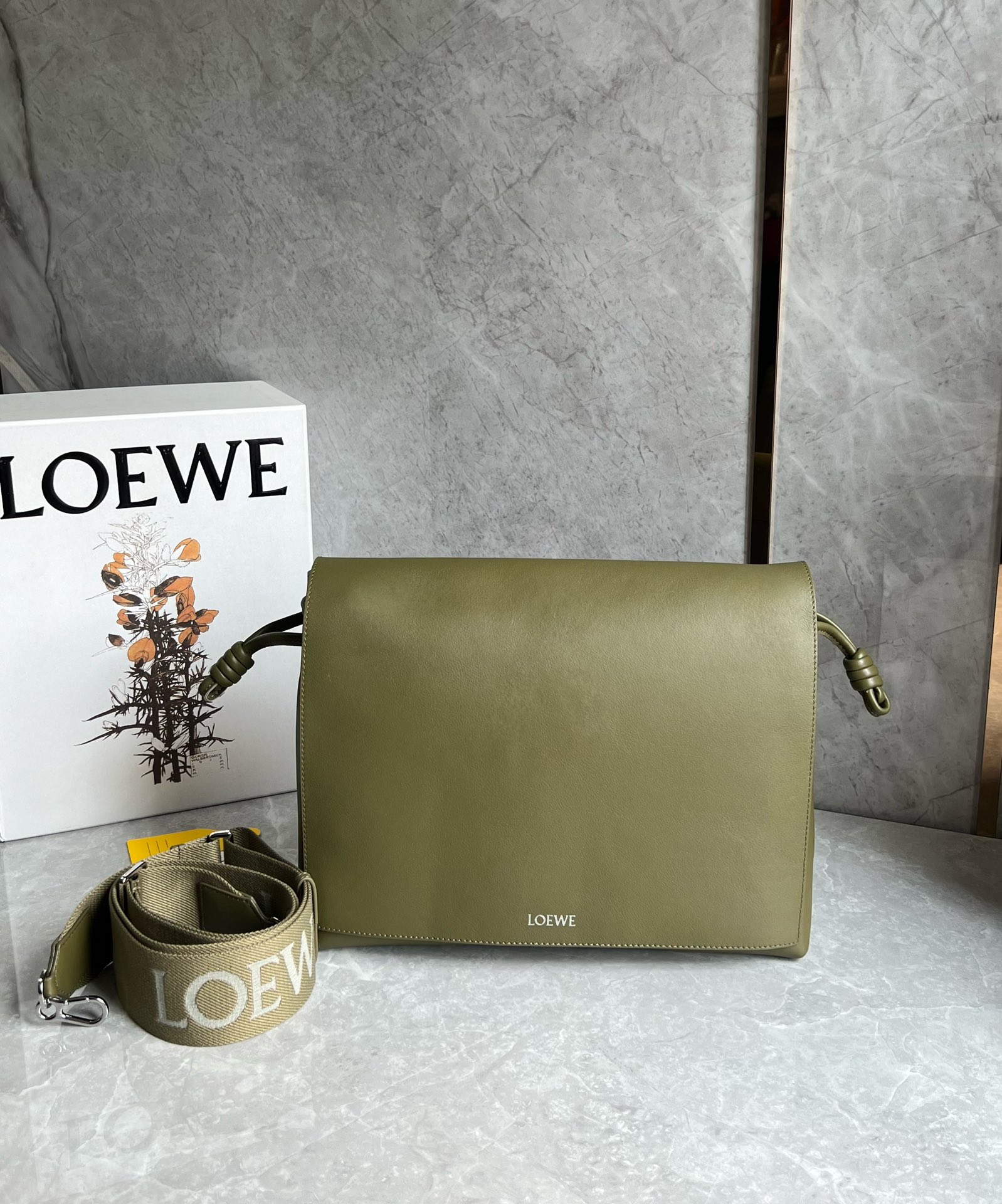 LOEWE – Flamenco Leather Messenger Bag Loewe