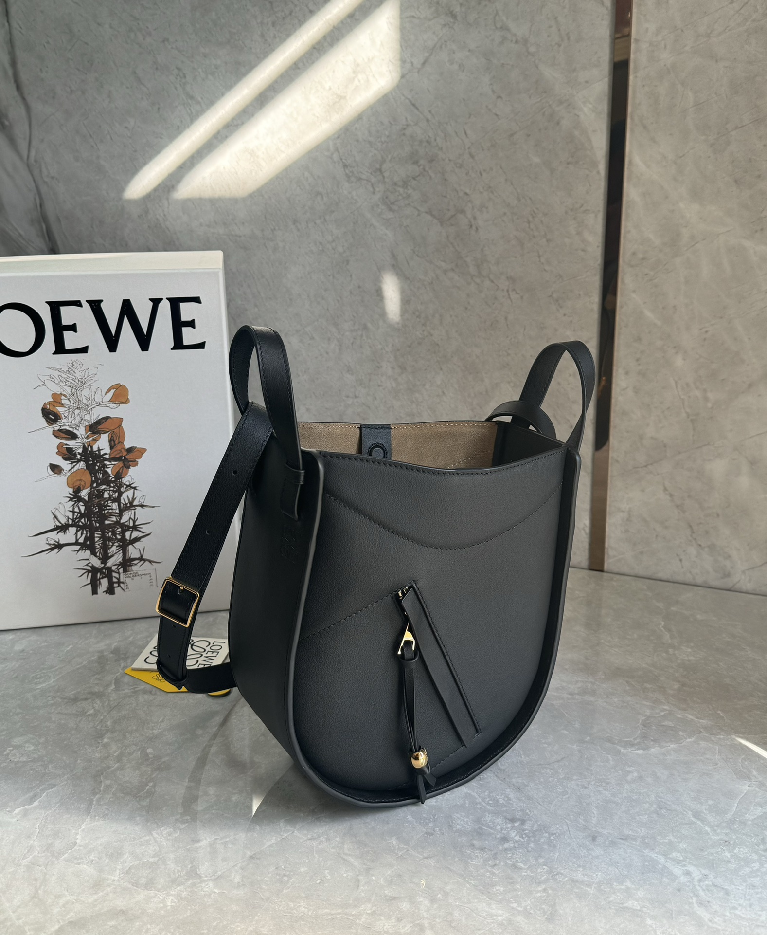 Loewe Hammock Slice bag in shiny calfskin Black – LOEWE