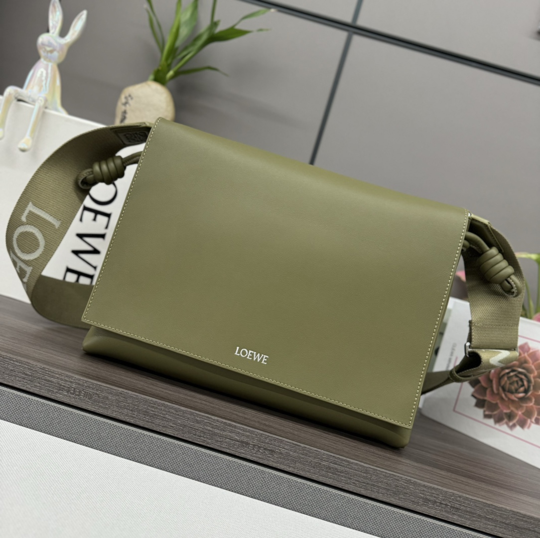 Loewe Flamenco satchel in shiny supple calfskin Green – LOEWE