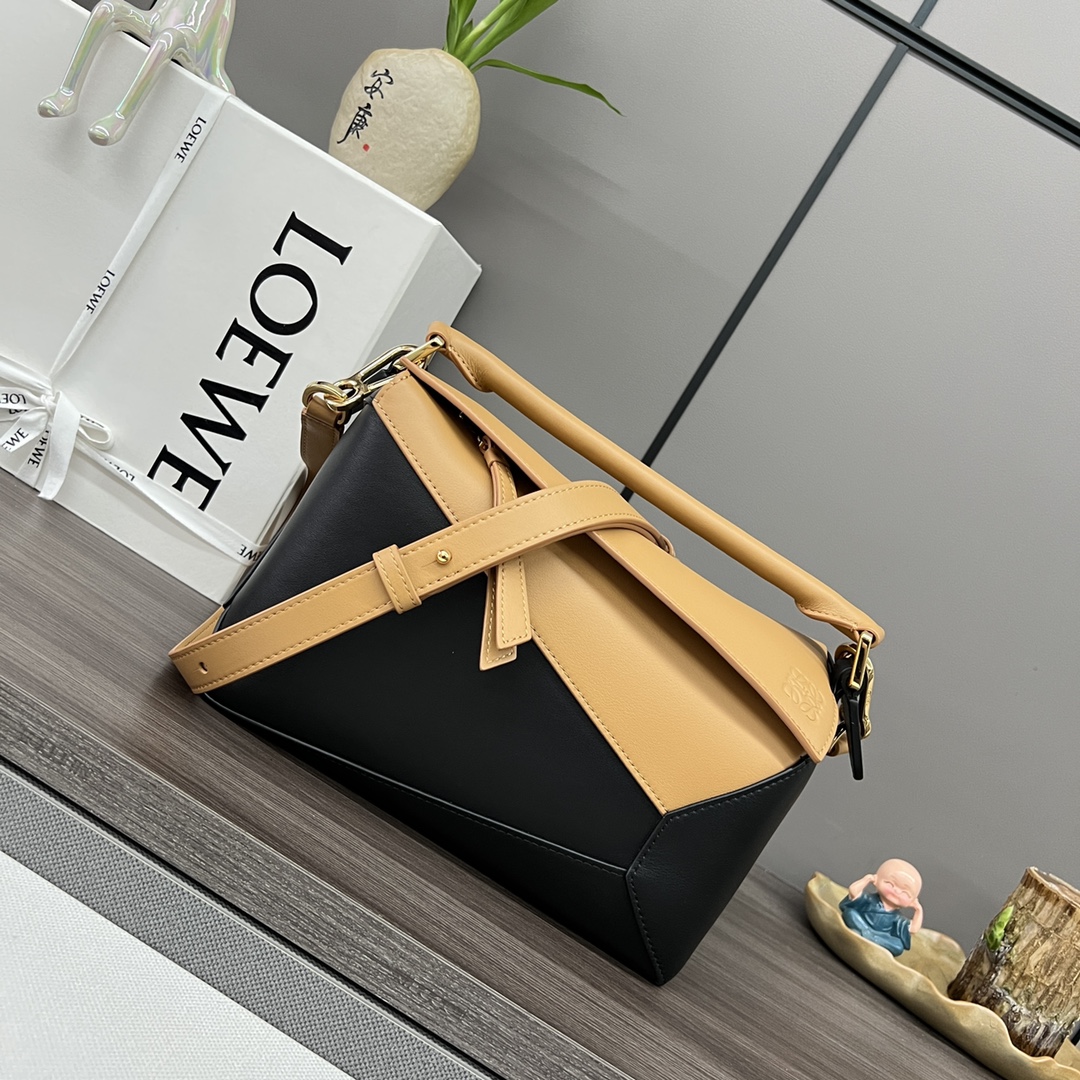 Loewe Small Puzzle bag in classic calfskin White – LOEWE
