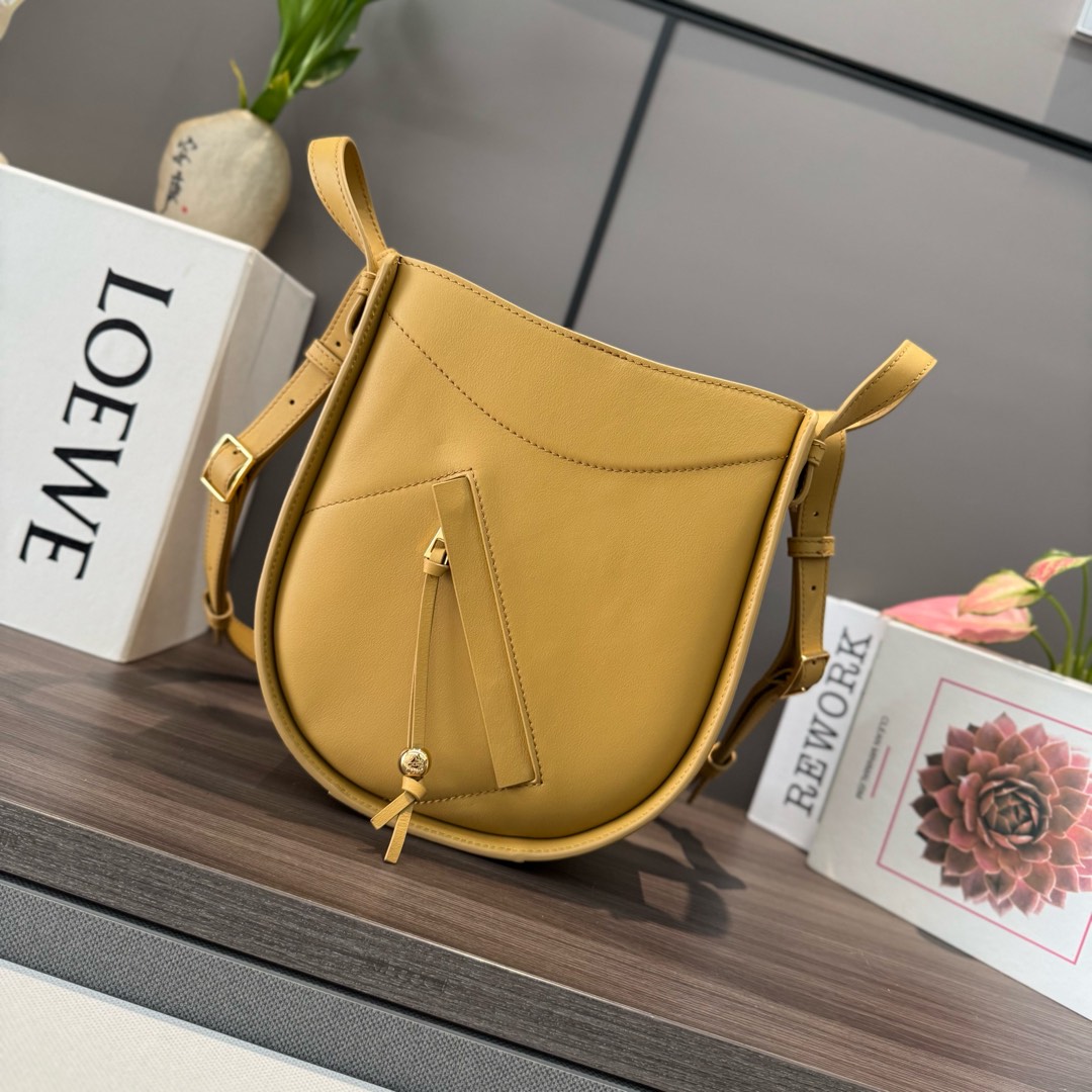 Loewe Hammock Slice bag in shiny calfskin Beige – yellow LOEWE