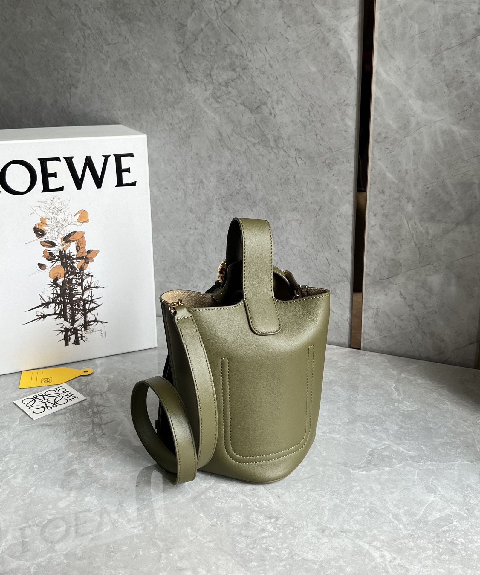 Loewe Mini Pebble bucket in smooth calfskin Green – LOEWE