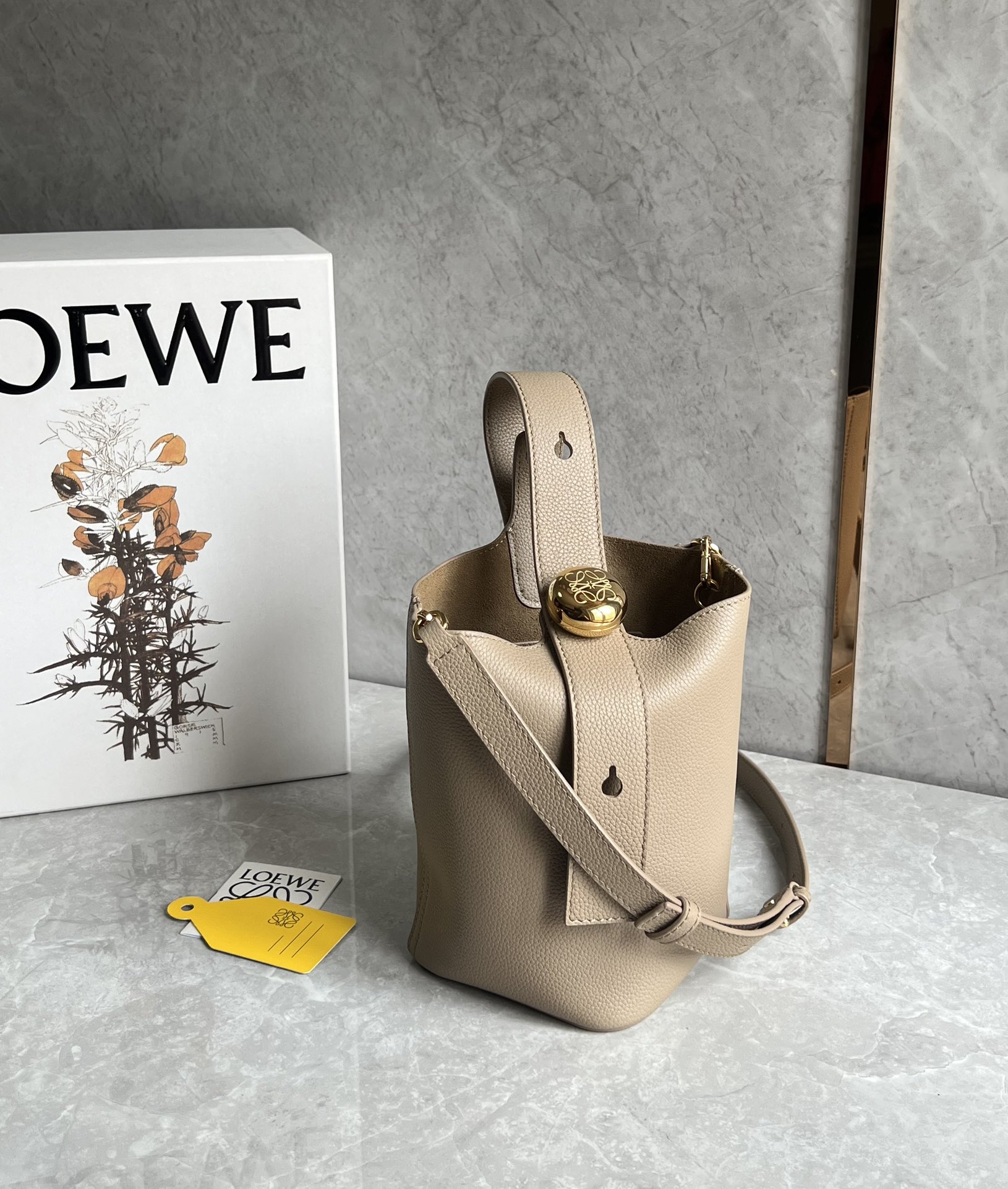 Loewe Mini Pebble Bucket bag in soft grained calfskin Beige – LOEWE