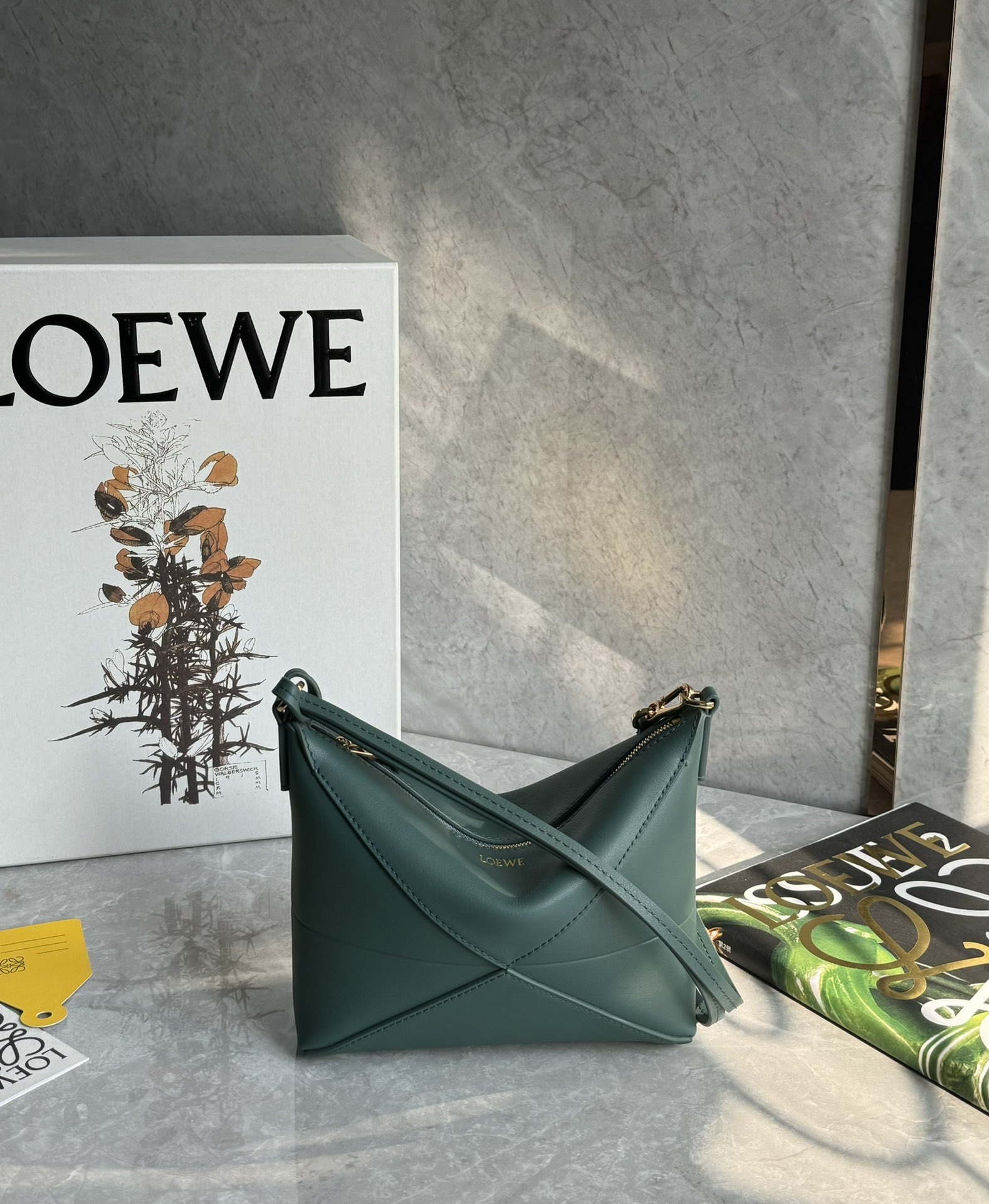 Loewe Puzzle Fold pouch in shiny nappa calfskin Green – LOEWE