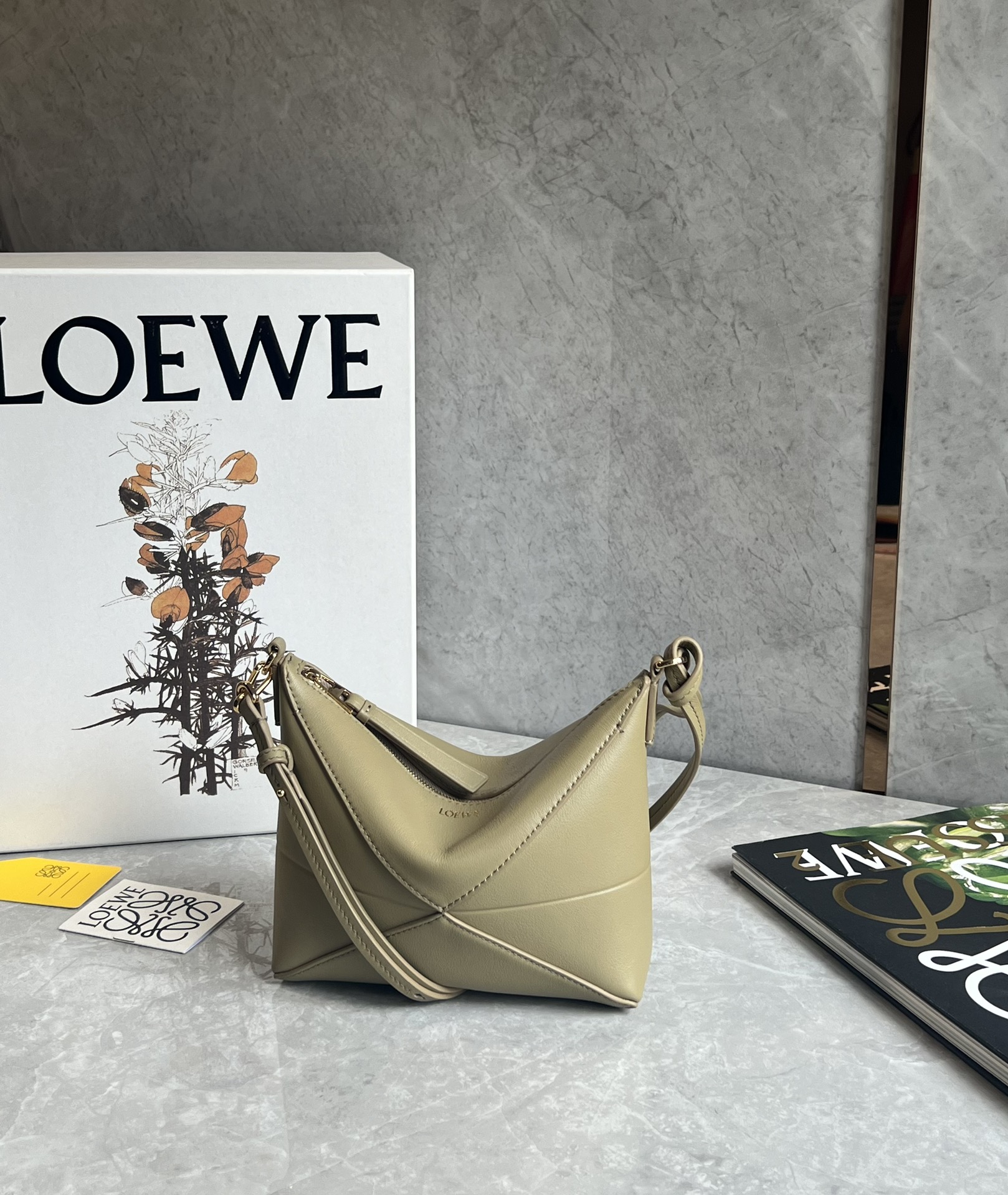 Loewe Puzzle Fold pouch in shiny nappa calfskin Green – LOEWE