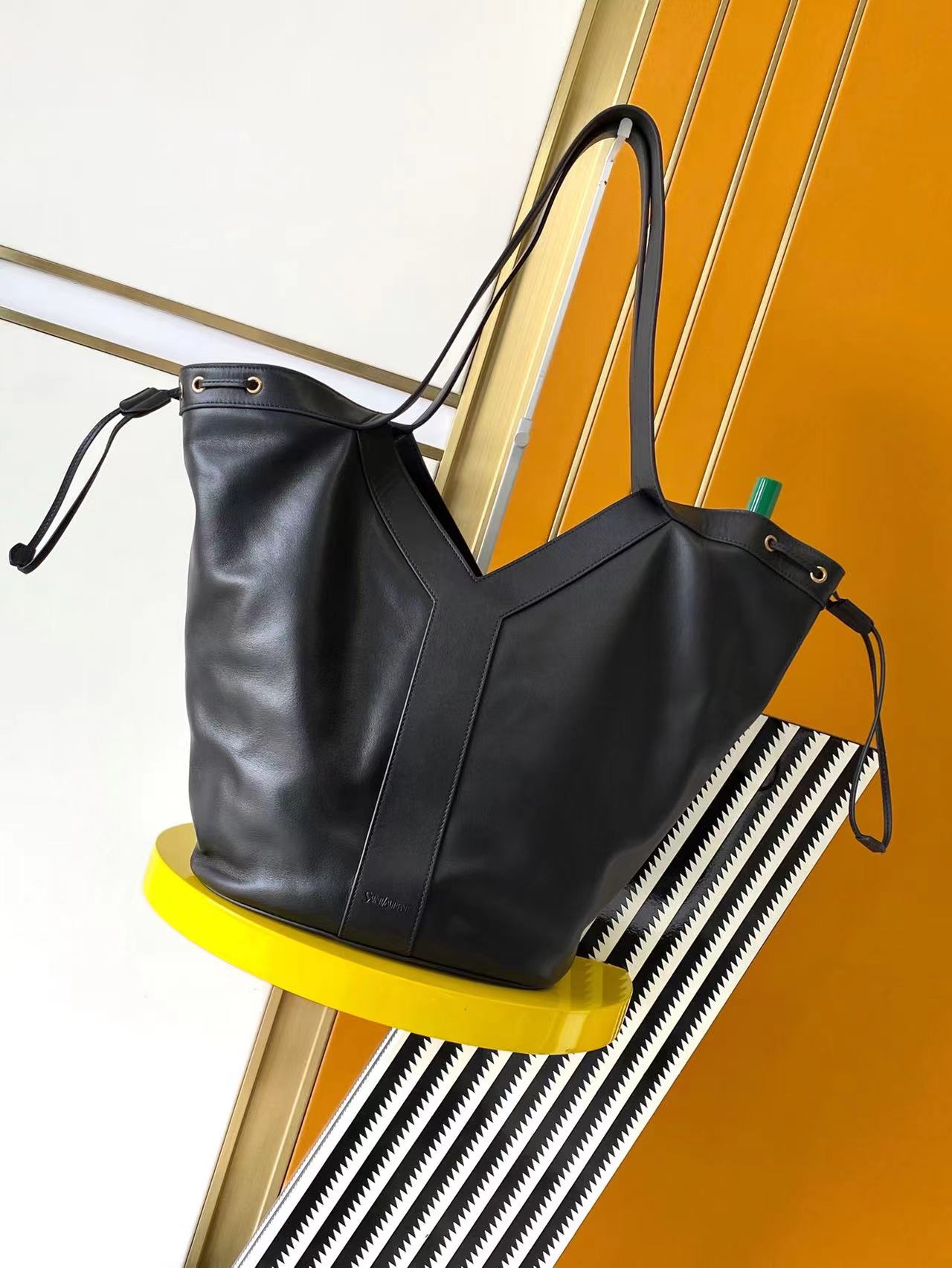 Saint Laurent Y large hobo in leather | Saint Laurent |