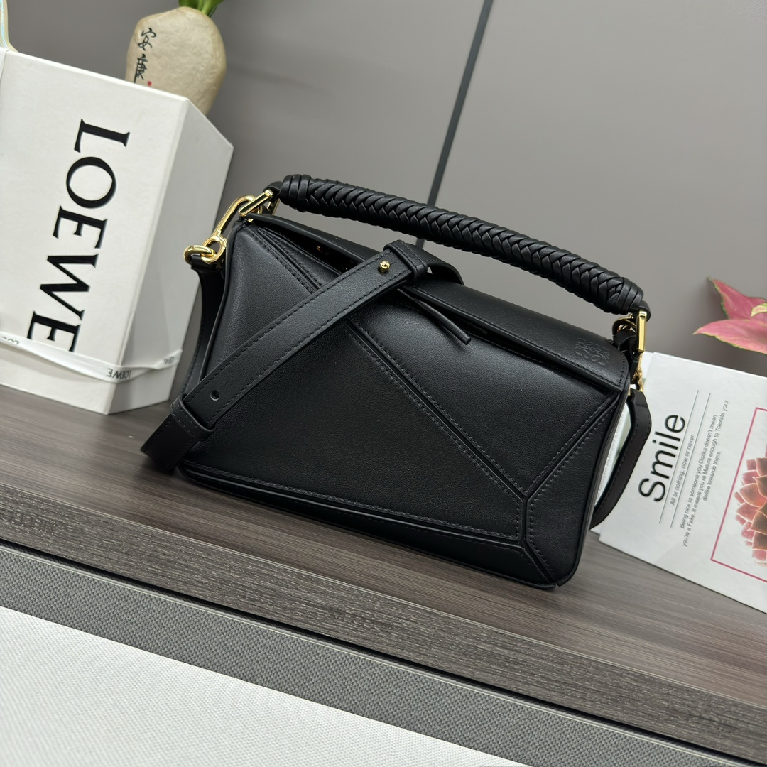 Loewe Small Puzzle Edge bag in soft grained calfskin Black – LOEWE