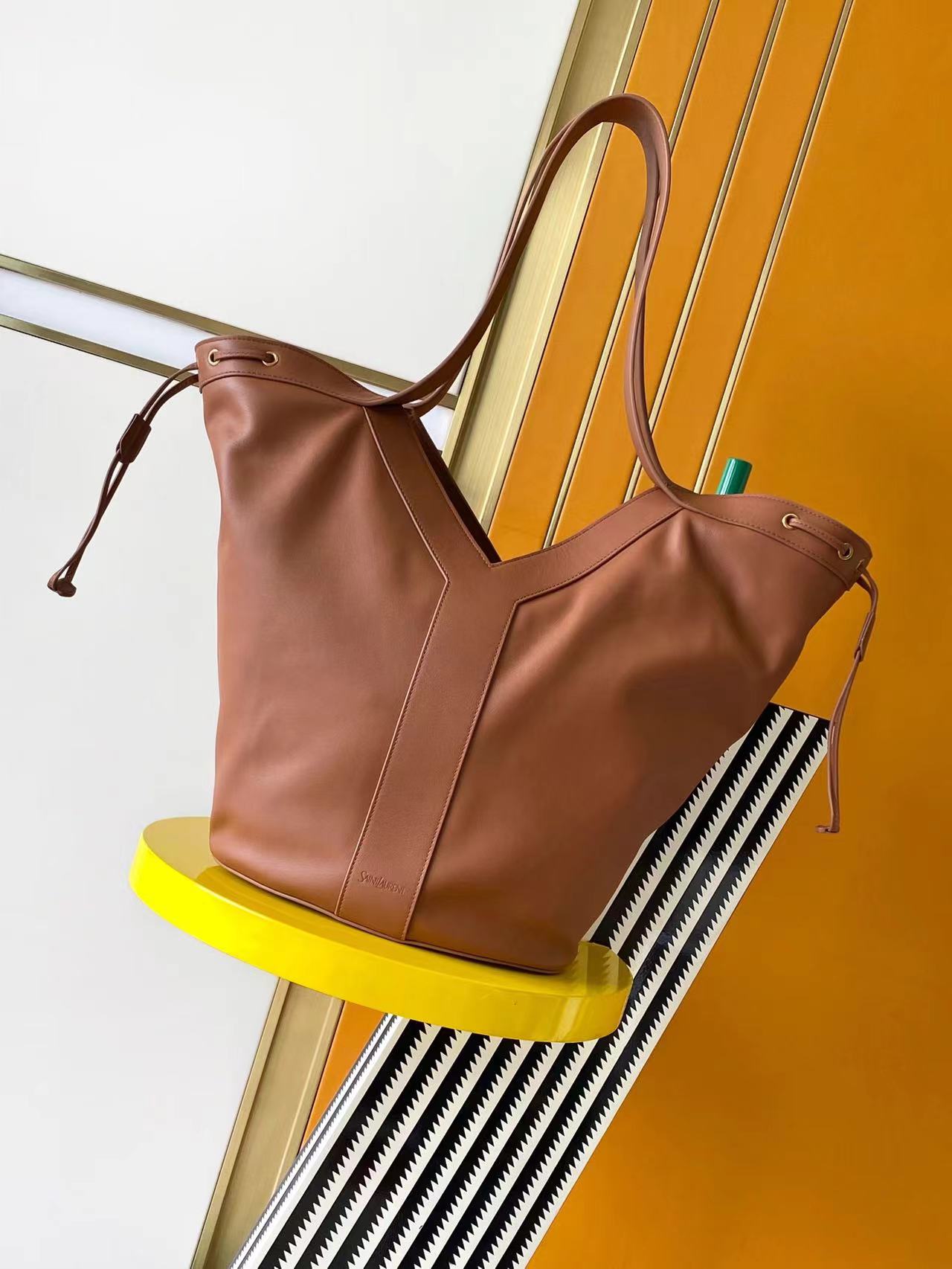 Saint Laurent Y large hobo in leather | Saint Laurent |