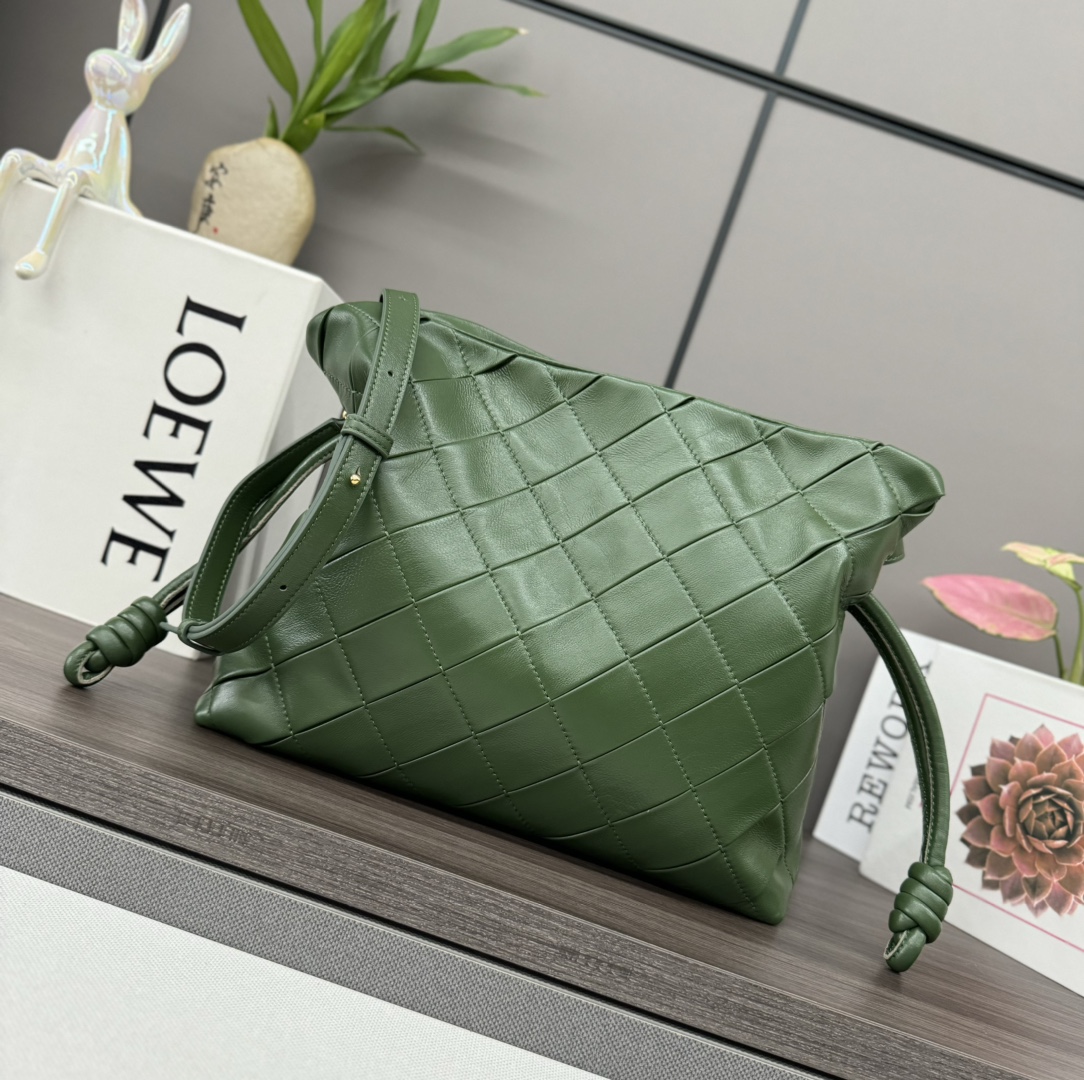 Loewe Medium Flamenco clutch in pleated nappa lambskin |green