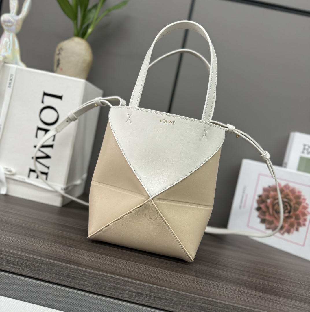 Loewe Puzzle Fold Tote in shiny calfskin White – LOEWE