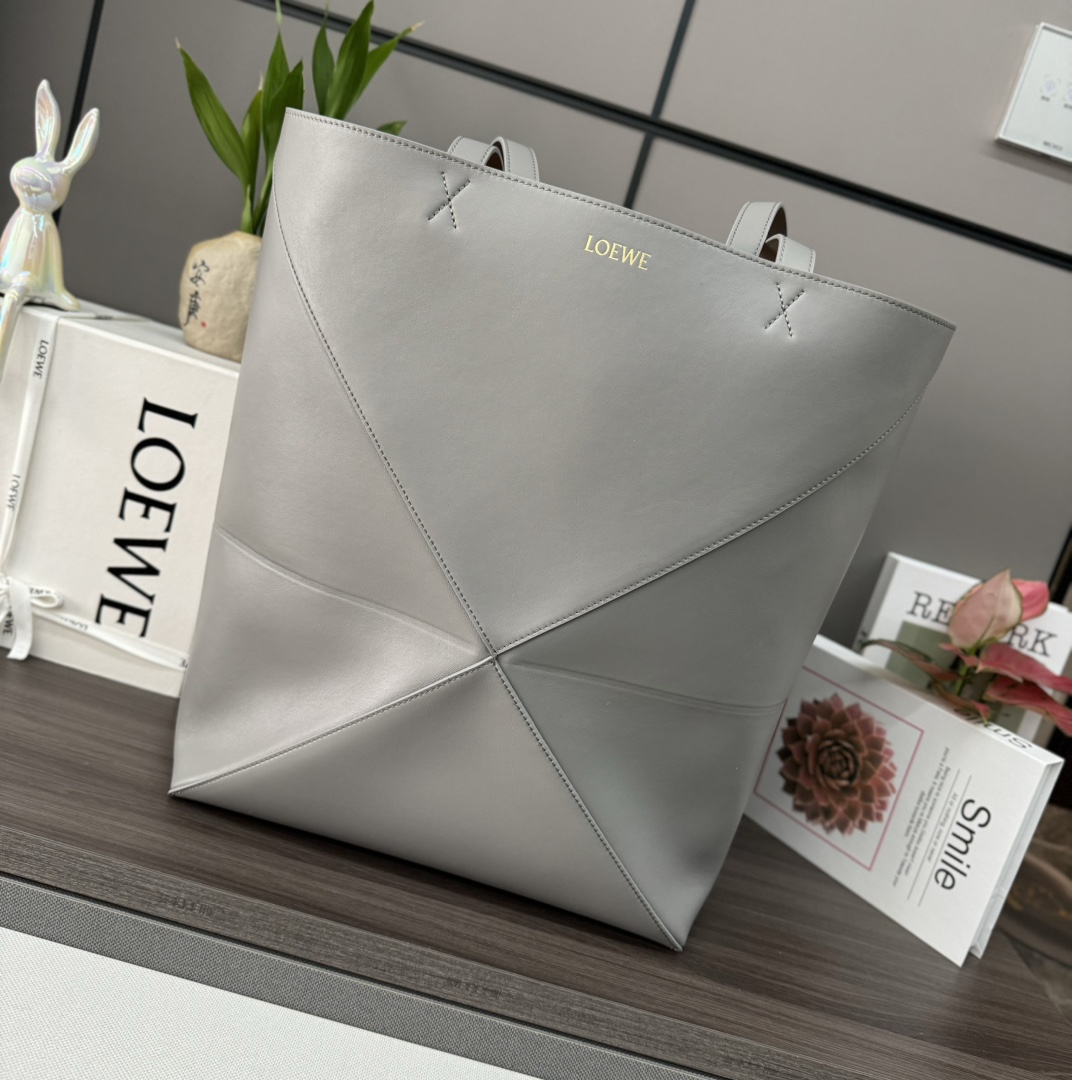 Loewe Medium Puzzle Fold tote in shiny calfskin Beige gray – LOEWE