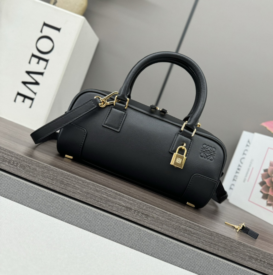 Loewe Amazona 23 cropped bag in nappa calfskin Black – LOEWE
