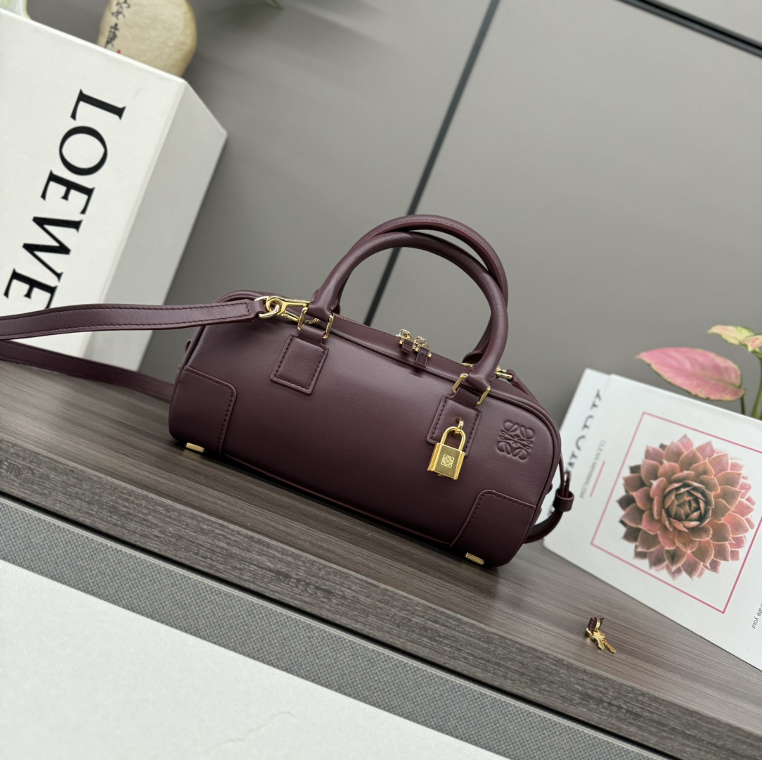 Loewe Amazona 23 cropped bag in shiny calfskin Brown – LOEWE