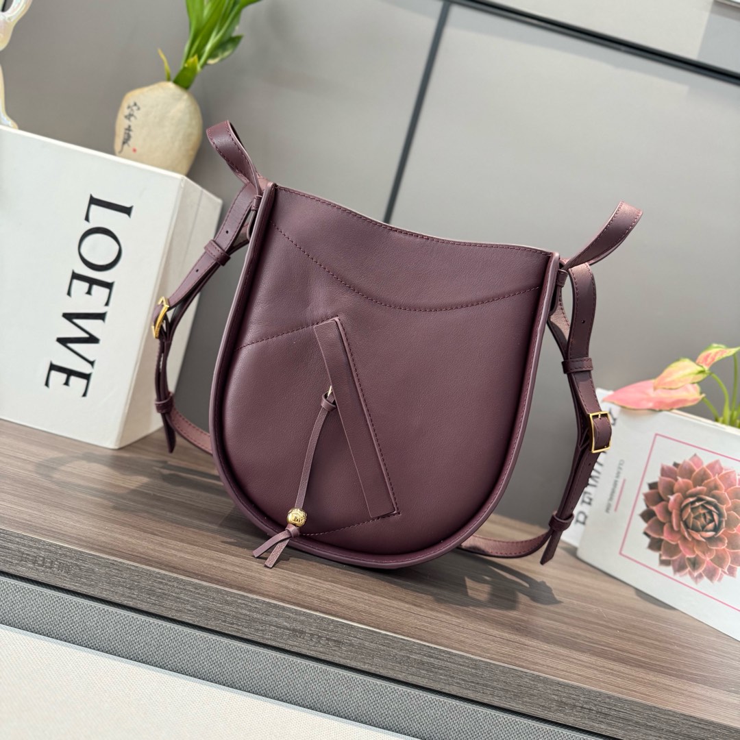 Loewe Hammock Slice bag in shiny calfskin Red – LOEWE