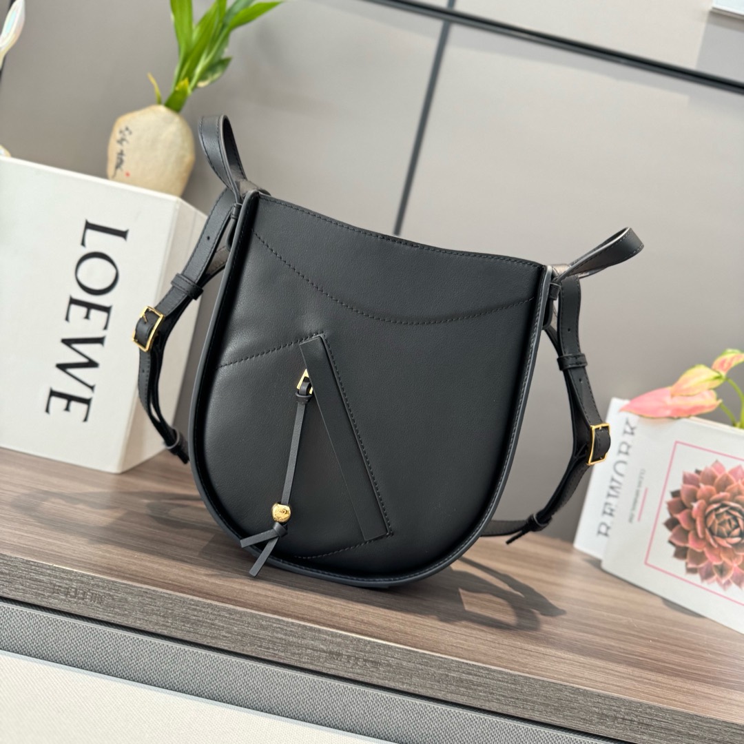 Loewe Hammock Slice bag in shiny calfskin Black – LOEWE
