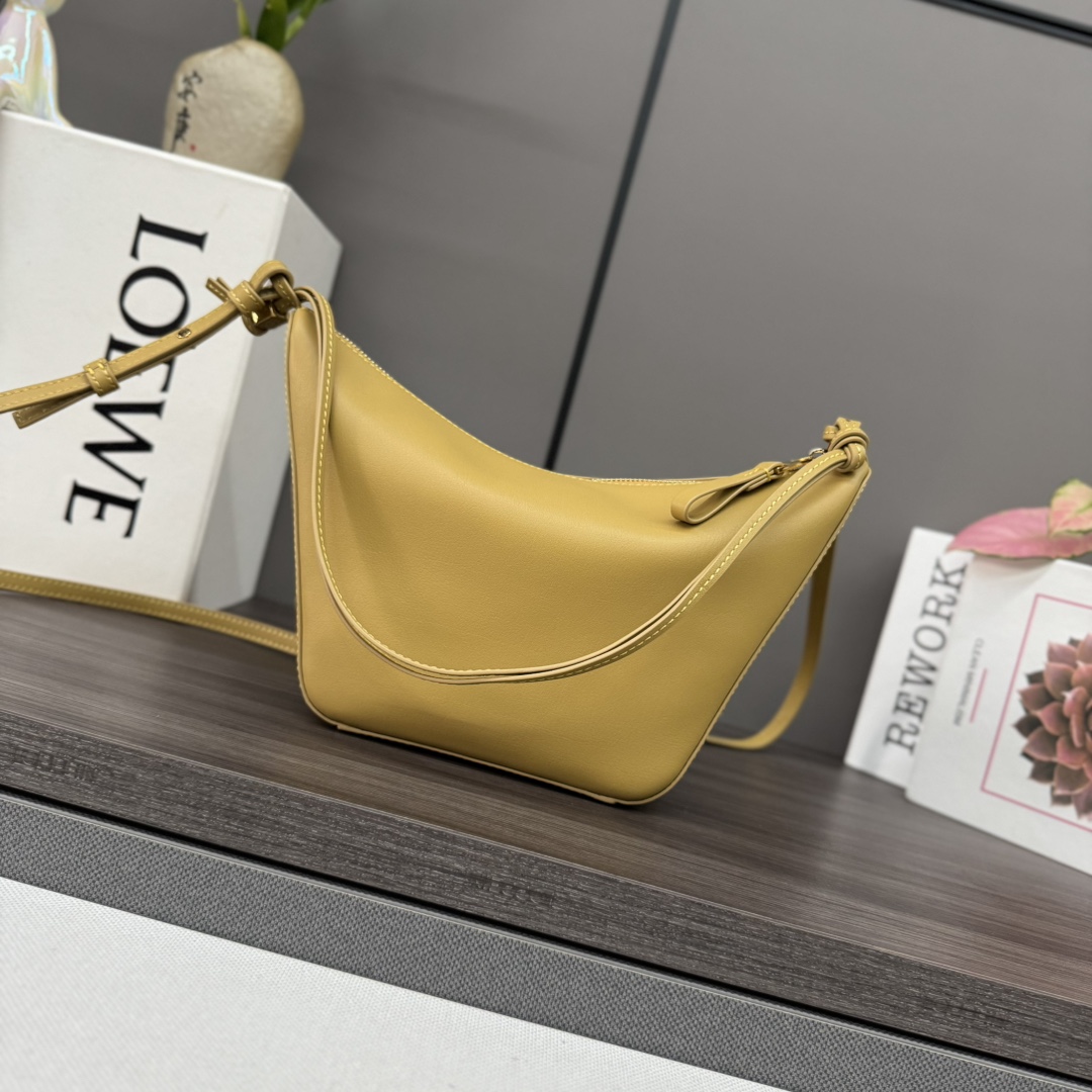 Loewe Mini Hammock hobo in classic calfskin Beige – LOEWE