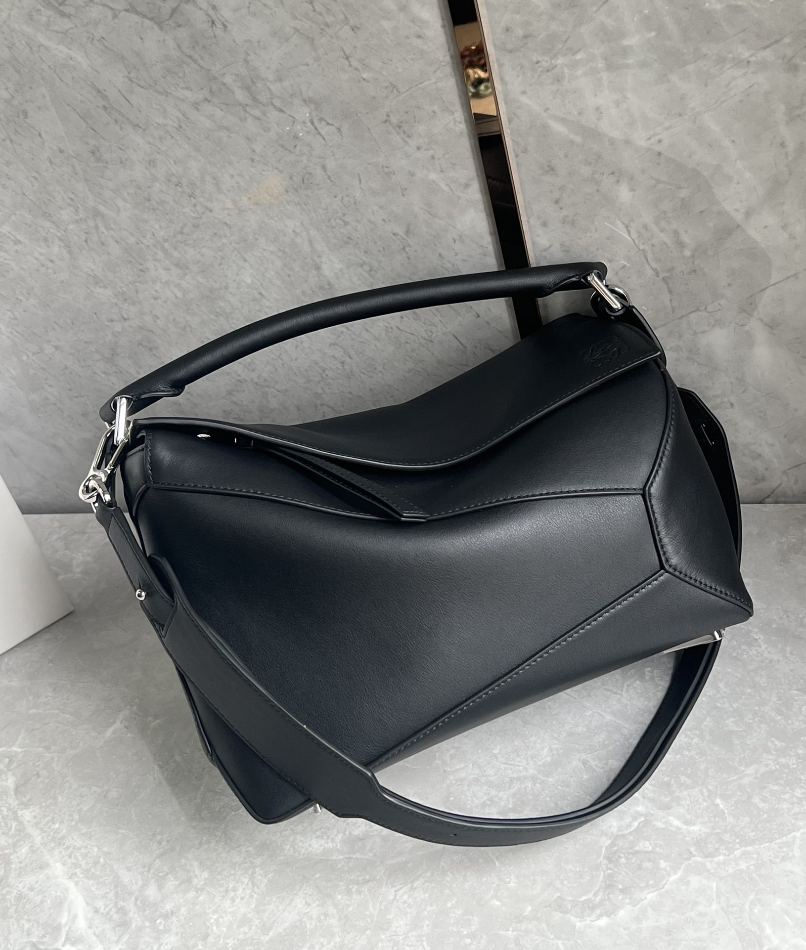 Loewe Medium Puzzle Edge bag in classic calfskin Black – LOEWE