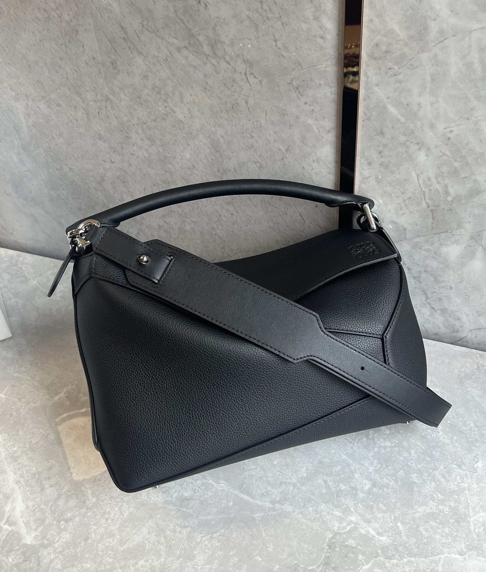 Loewe Large Puzzle bag in supple grained calfskin Black – LOEWE