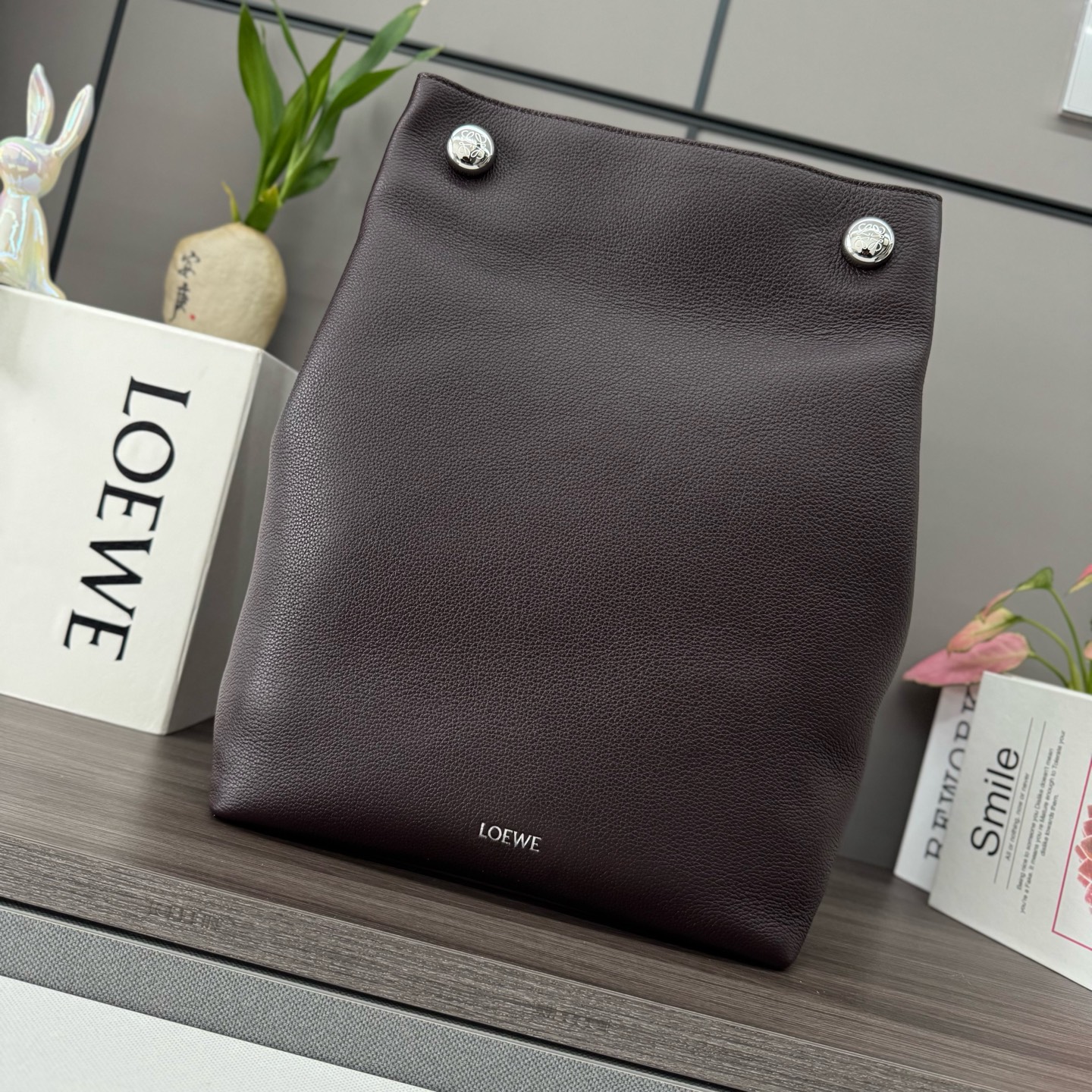 Loewe Pebble hobo in supple grained calfskin Black – LOEWE