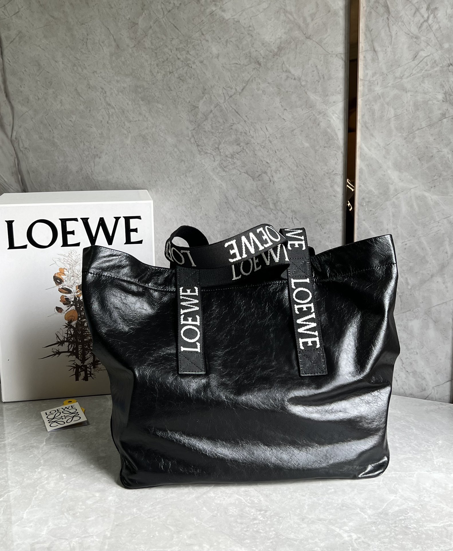 Loewe Fold Shopper in paper calfskin Black – LOEWE