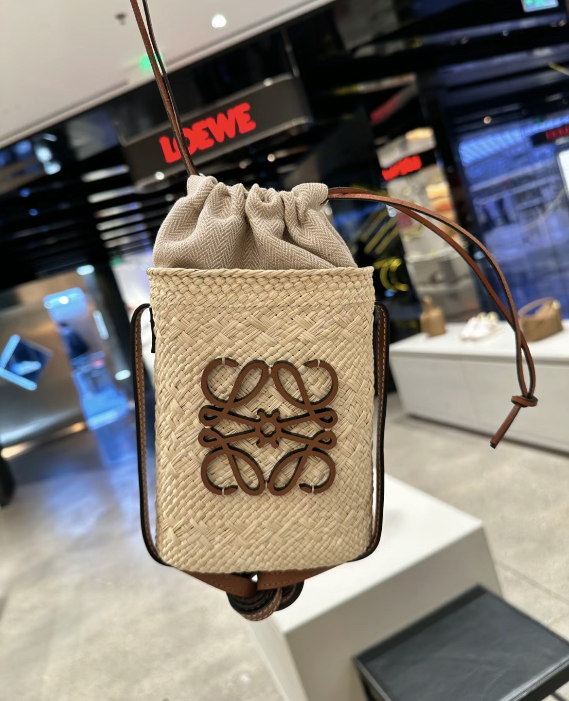 Loewe Square pocket in iraca palm and calfskin Beige – LOEWE