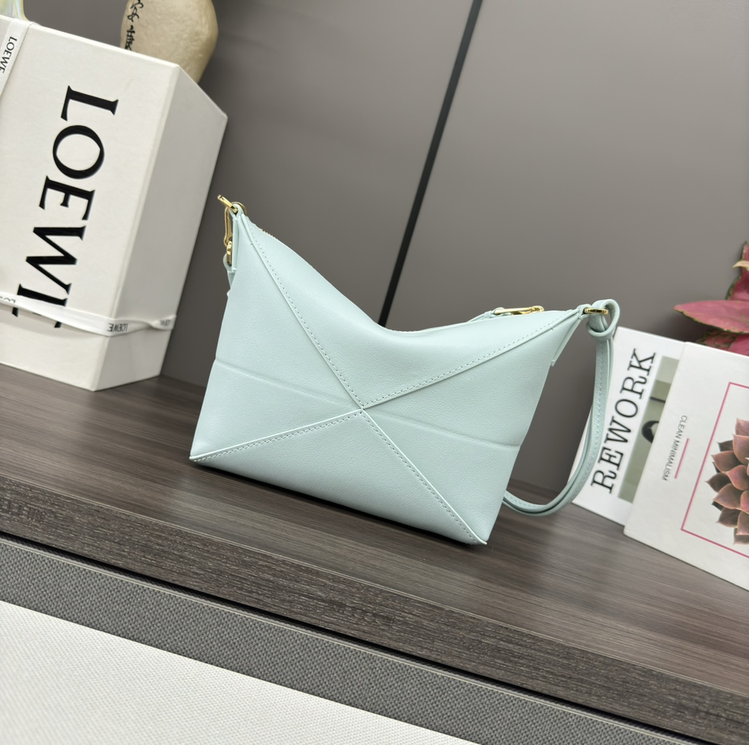 Loewe Puzzle Fold pouch in shiny nappa calfskin Blue – LOEWE