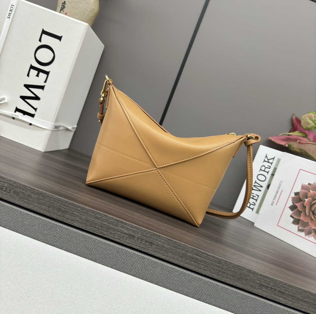 Loewe Puzzle Fold pouch in shiny nappa calfskin Beige – LOEWE