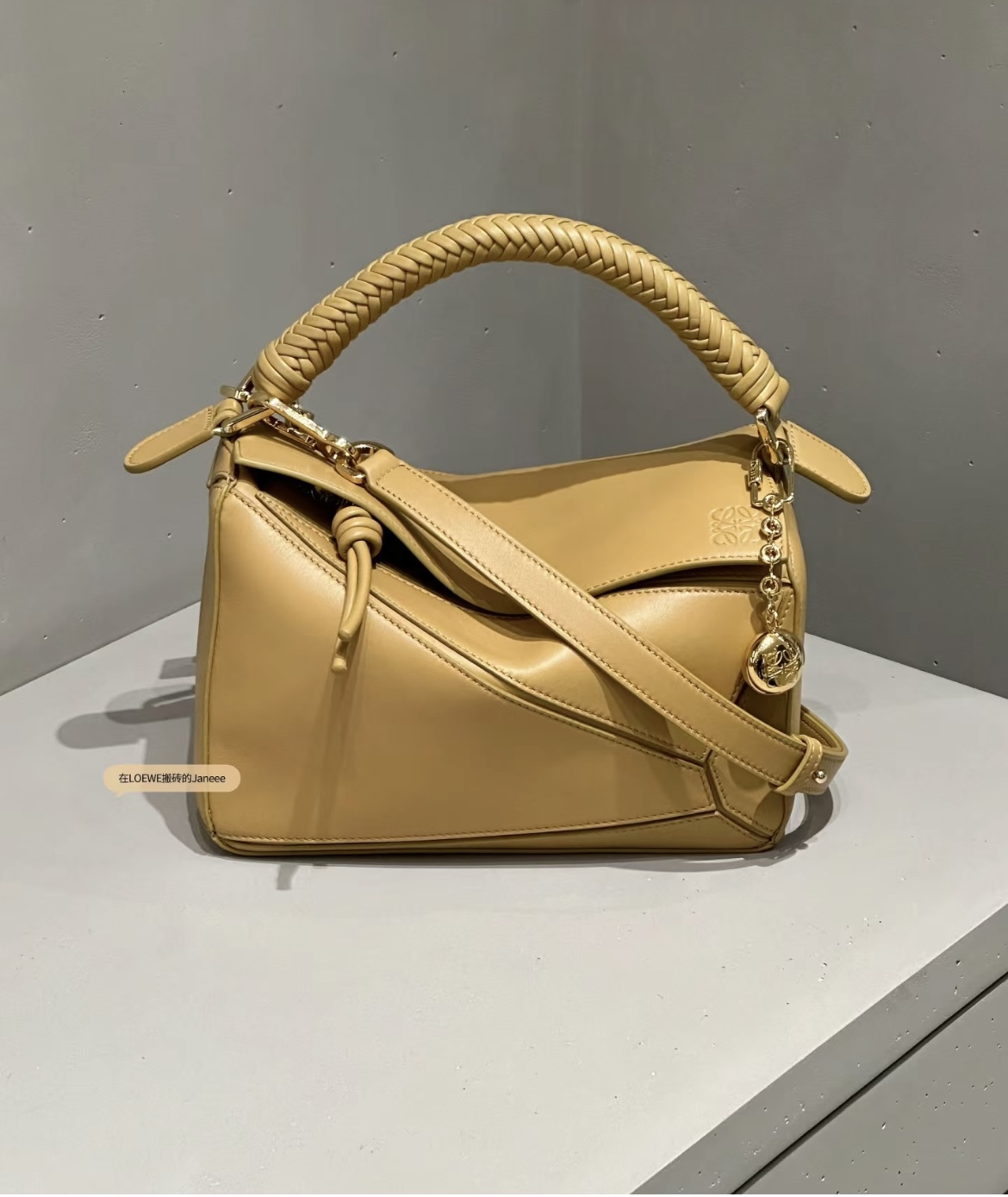 Loewe Small Puzzle bag in smooth calfskin Beige – LOEWE
