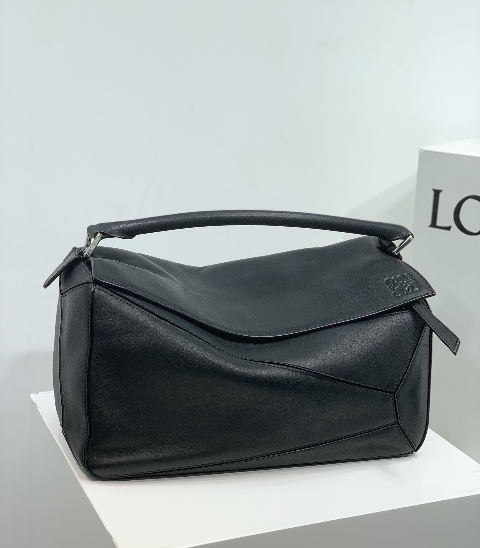 Loewe Medium Puzzle Edge bag in classic calfskin Black – LOEWE