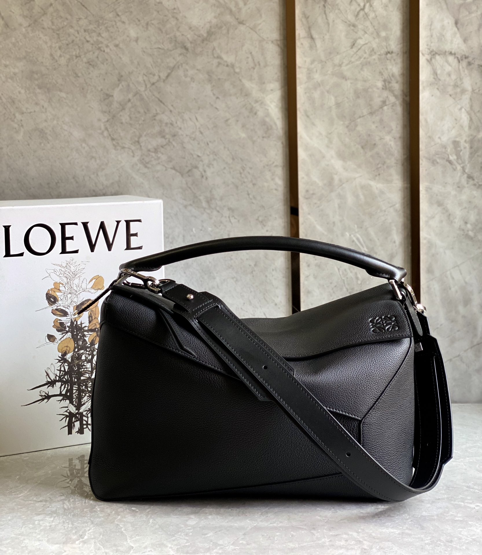 Loewe Large Puzzle bag in supple grained calfskin Black – LOEWE