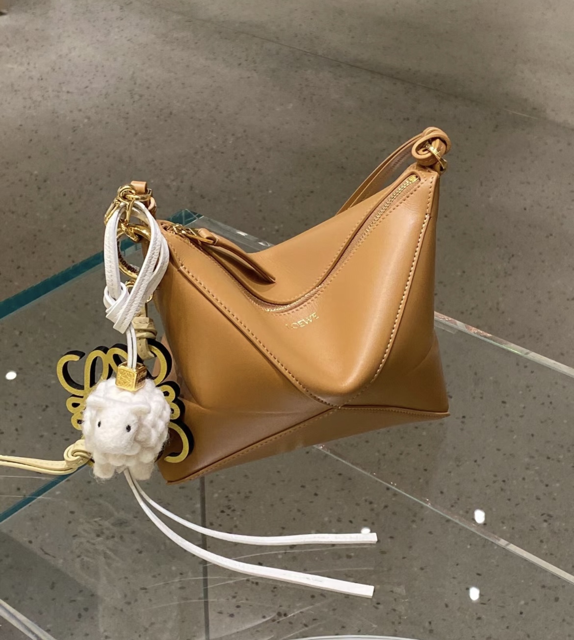 Loewe Puzzle Fold pouch in shiny nappa calfskin Beige – LOEWE