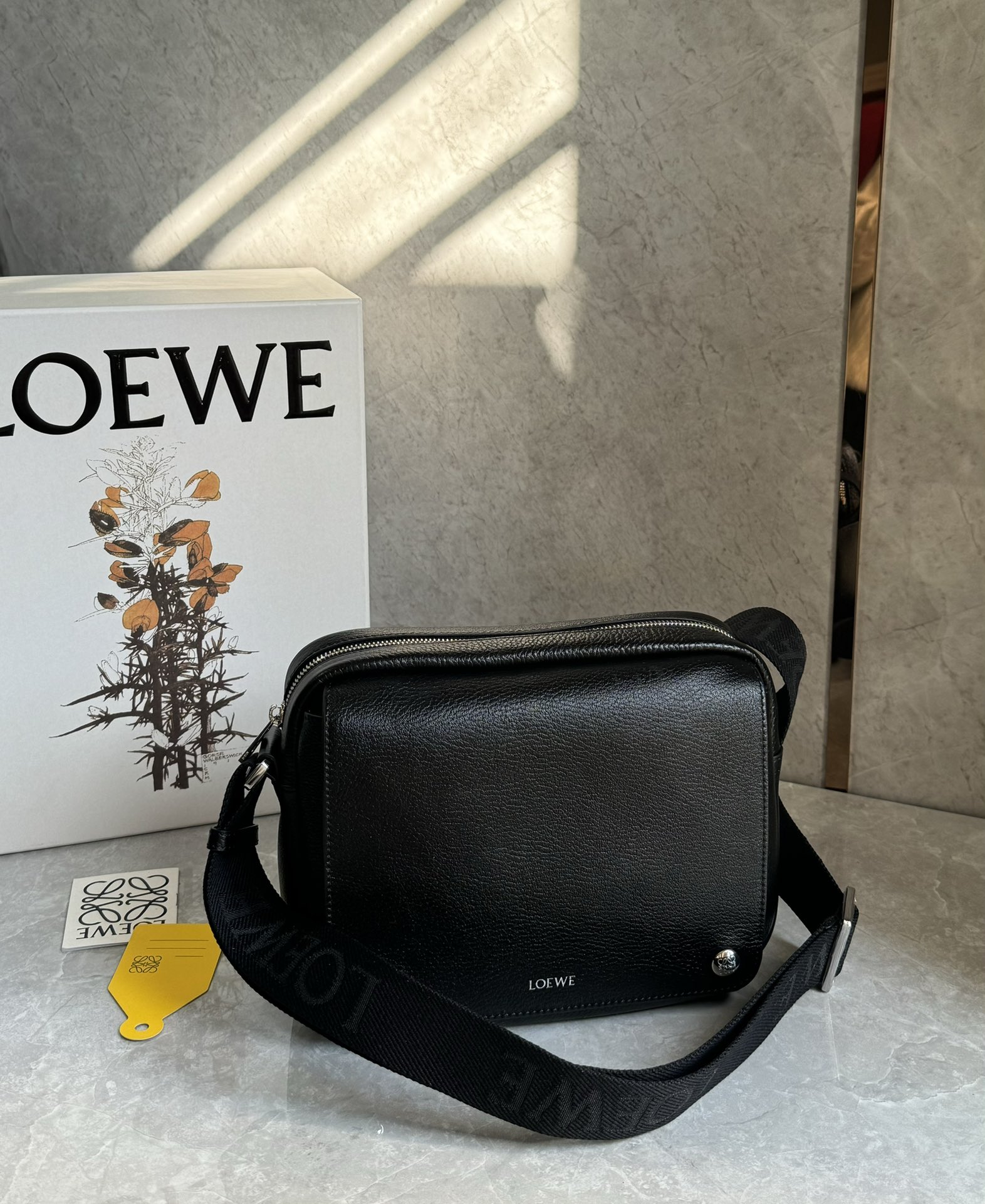 LOEWE Medium Pebble Leather Shoulder Bag | Black