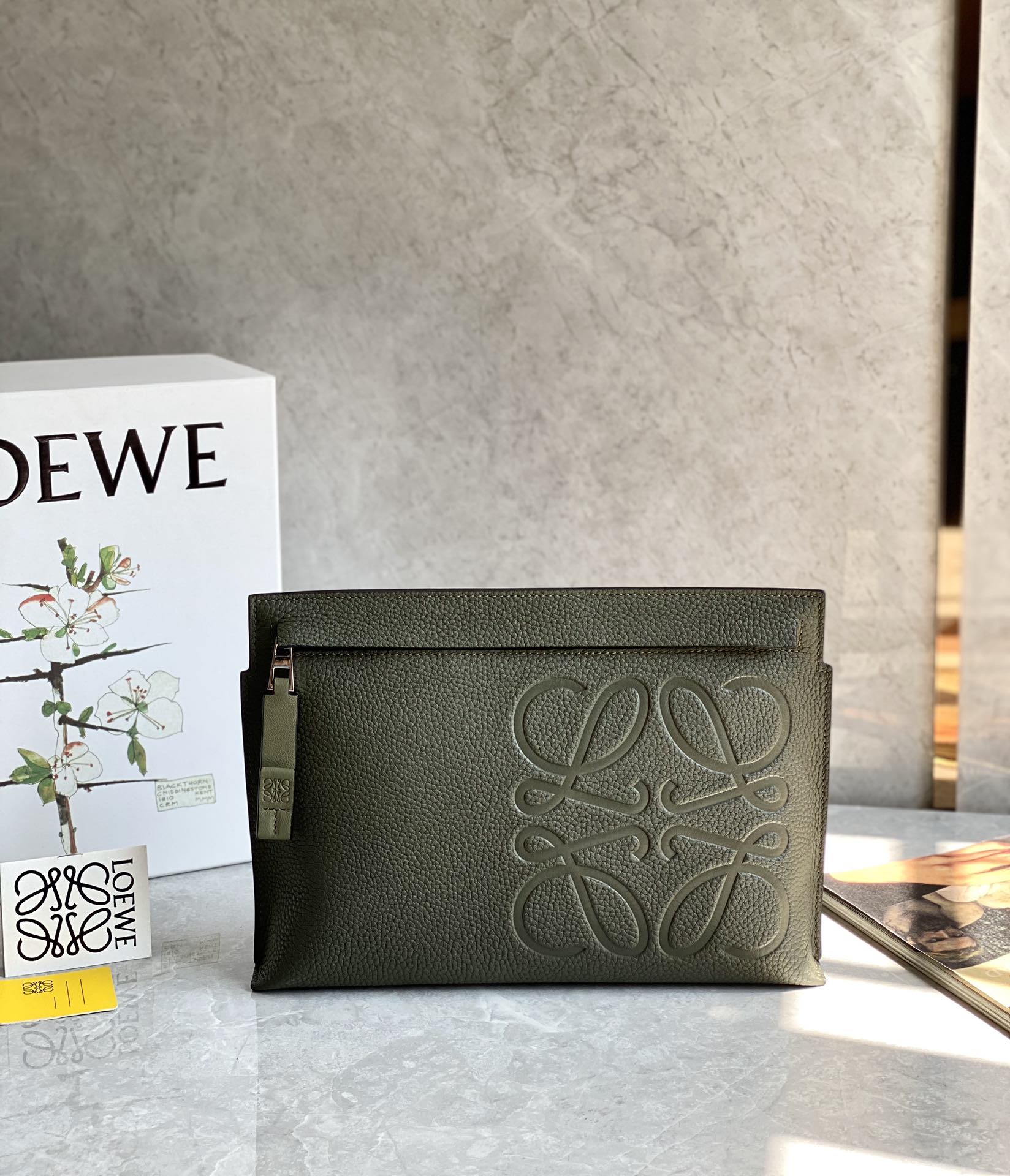 LOEWE – Logo-Debossed Full-Grain Leather Pouch Loewe