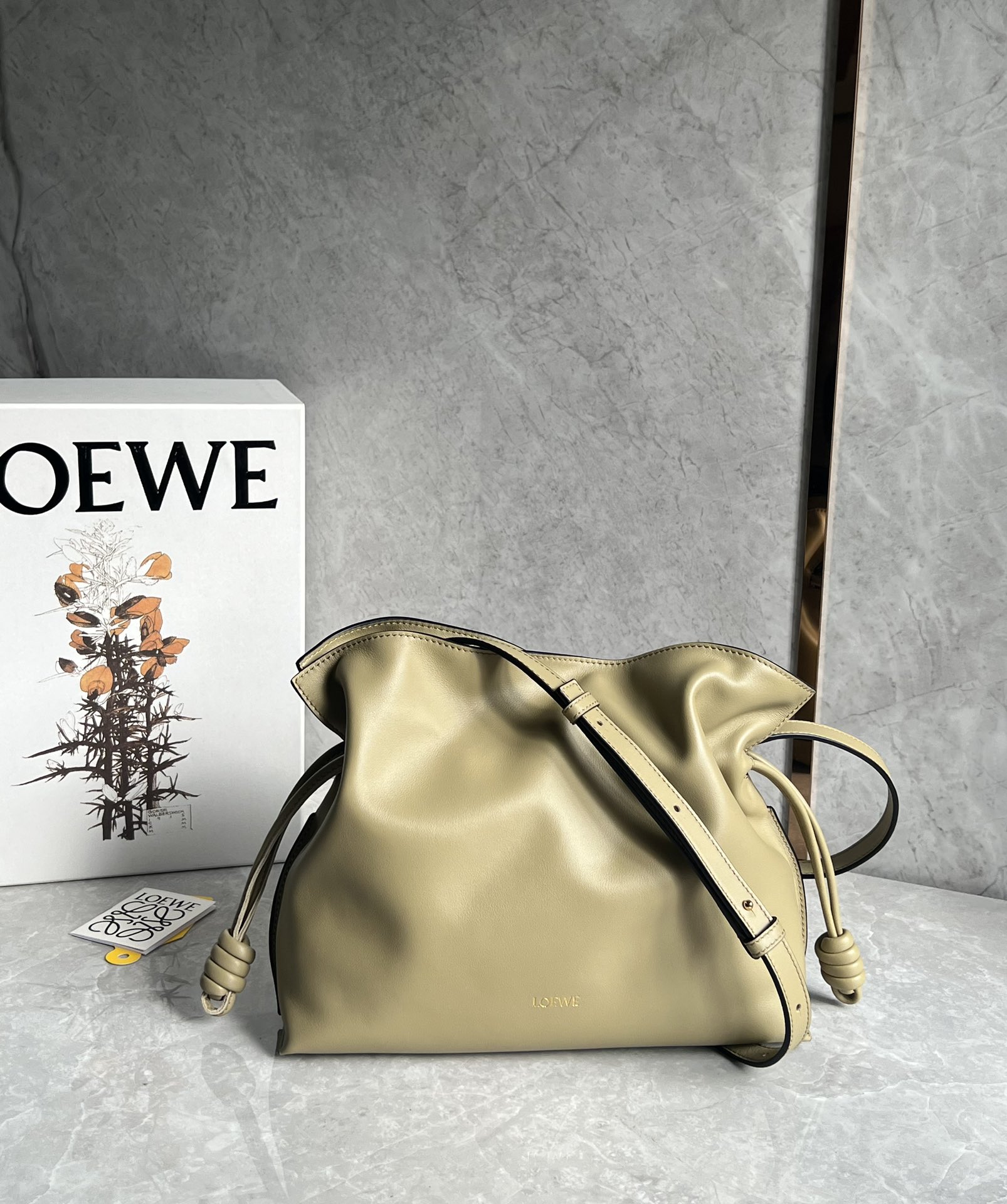 Loewe Medium Flamenco clutch in nappa calfskin Green – LOEWE
