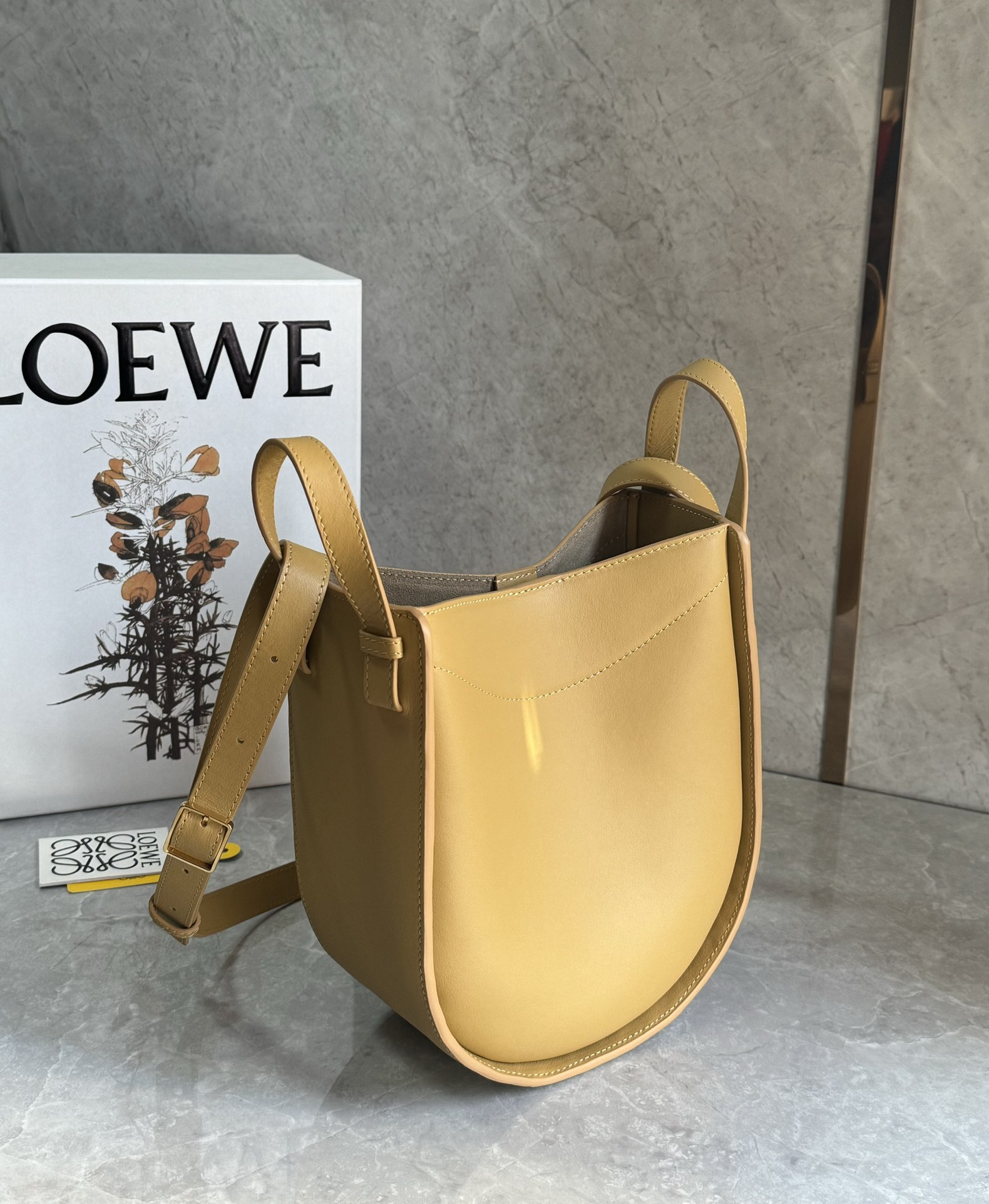Loewe Hammock Slice Leather Bag – Sahara |