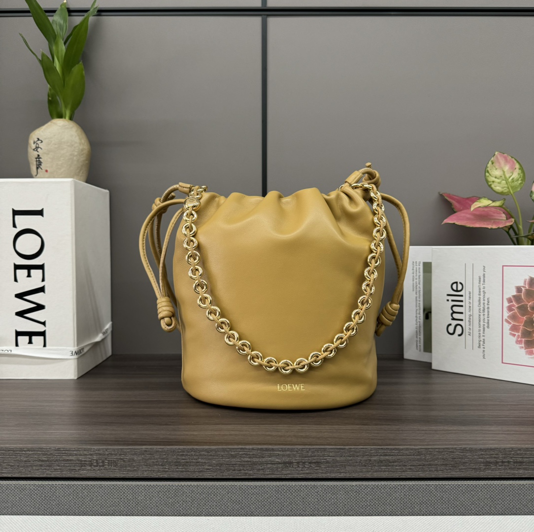 Loewe Medium Flamenco purse in mellow nappa lambskin Beige –