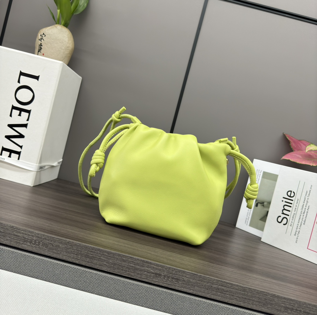 LOEWE Flamenco Drawstring Clutch Bag | Green |