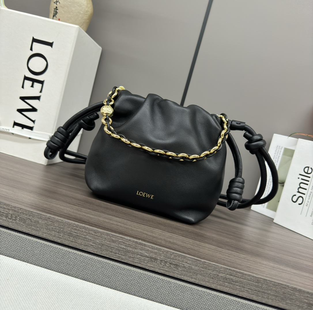 Loewe Medium Flamenco purse in mellow nappa lambskin Black –