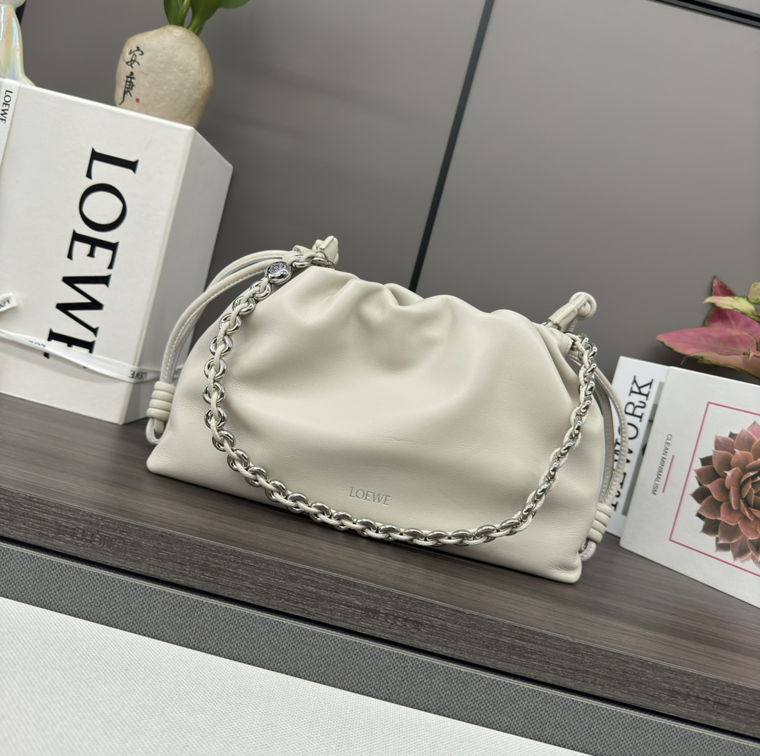 Loewe Medium Flamenco purse in mellow nappa lambskin White –