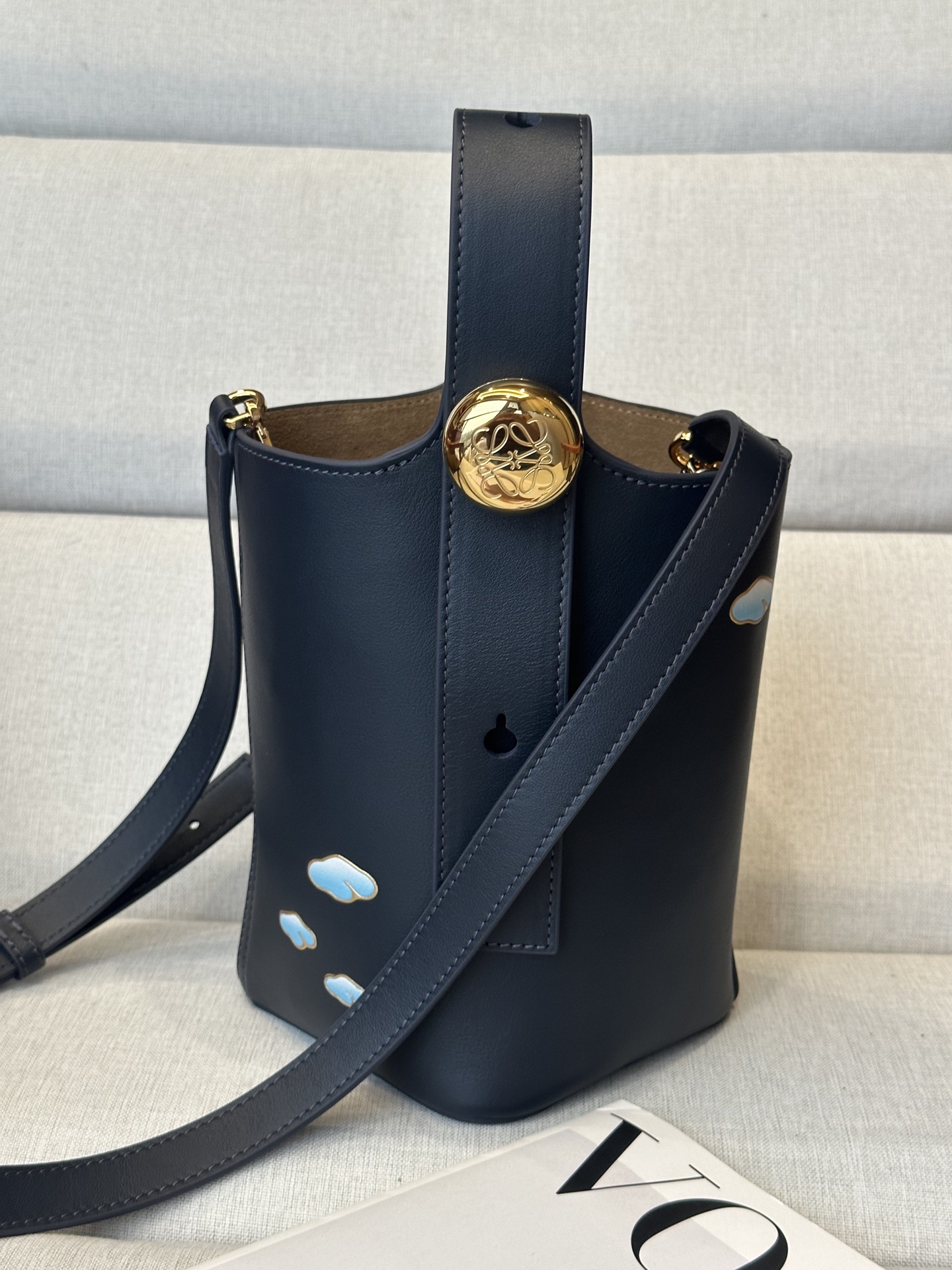Loewe Mini Pebble bucket in smooth calfskin Blue  black – LOEWE