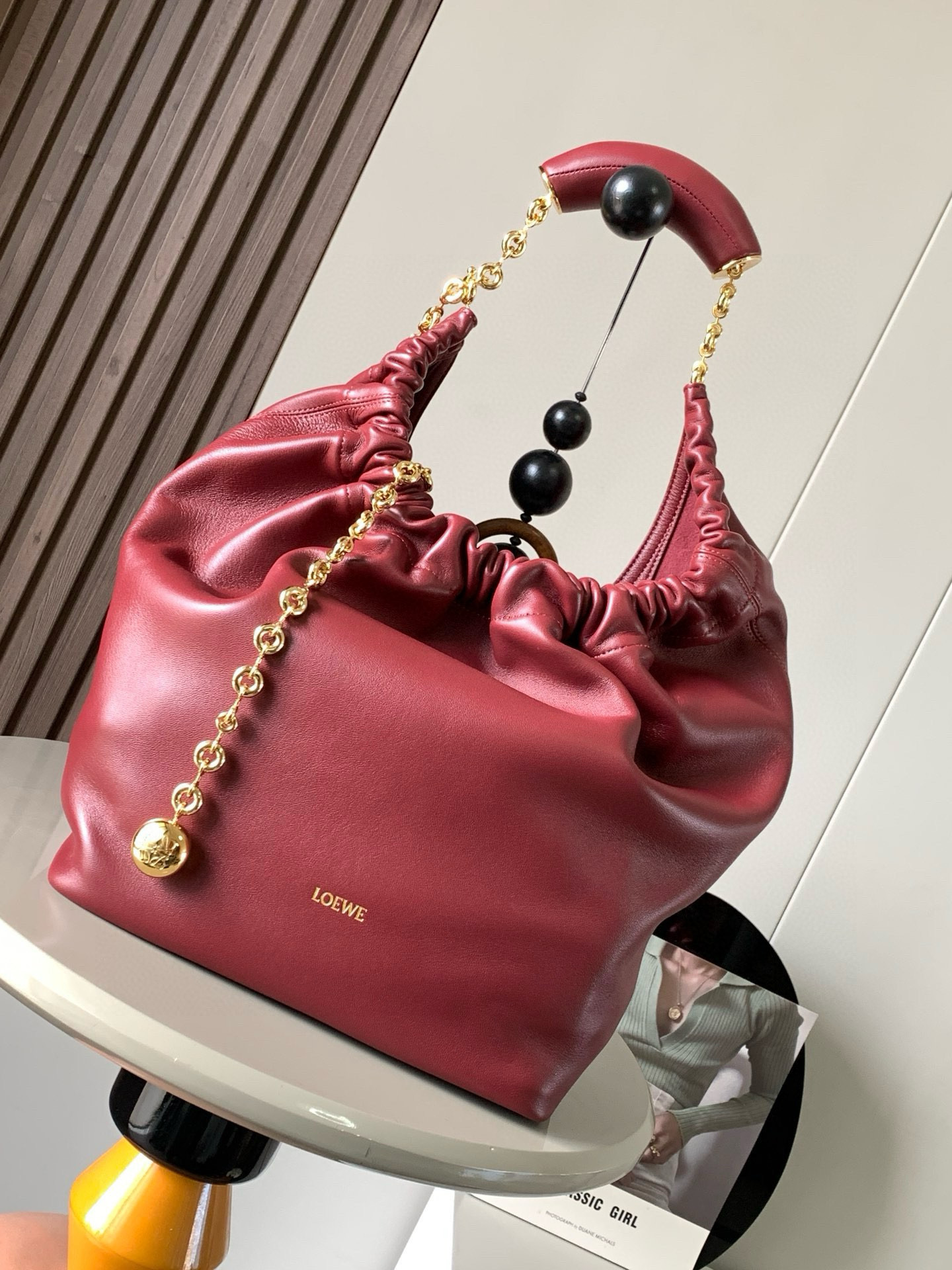 Loewe Medium Squeeze bag in mellow nappa lambskin Black – LOEWE