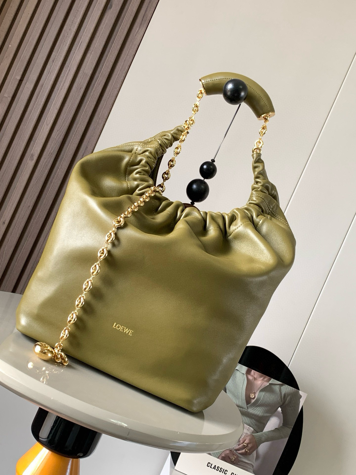 Loewe Medium Squeeze bag in mellow nappa lambskin Black – LOEWE